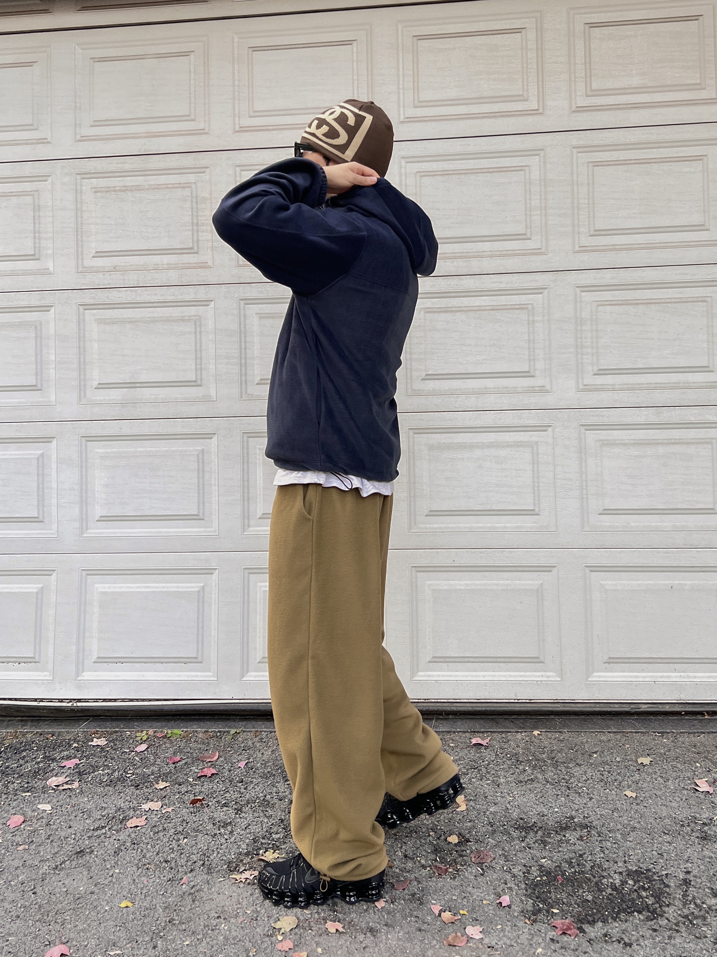 (W) Nike Shox TL Black and Max Orange, Stussy SS Link Skullcap Beanie Brown 착용 스타일 - 2