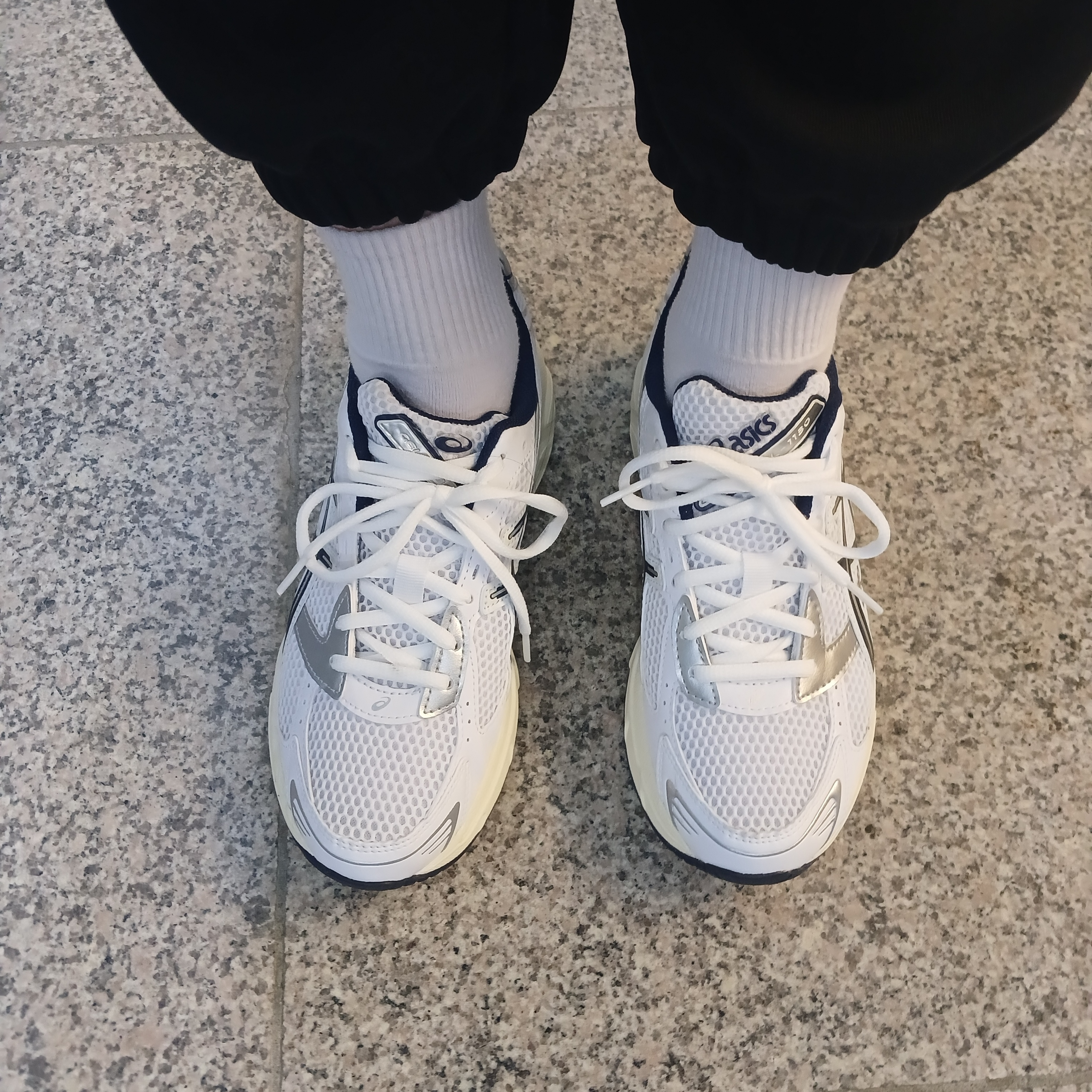(W) Asics Gel-1130 White Midnight 착용 스타일