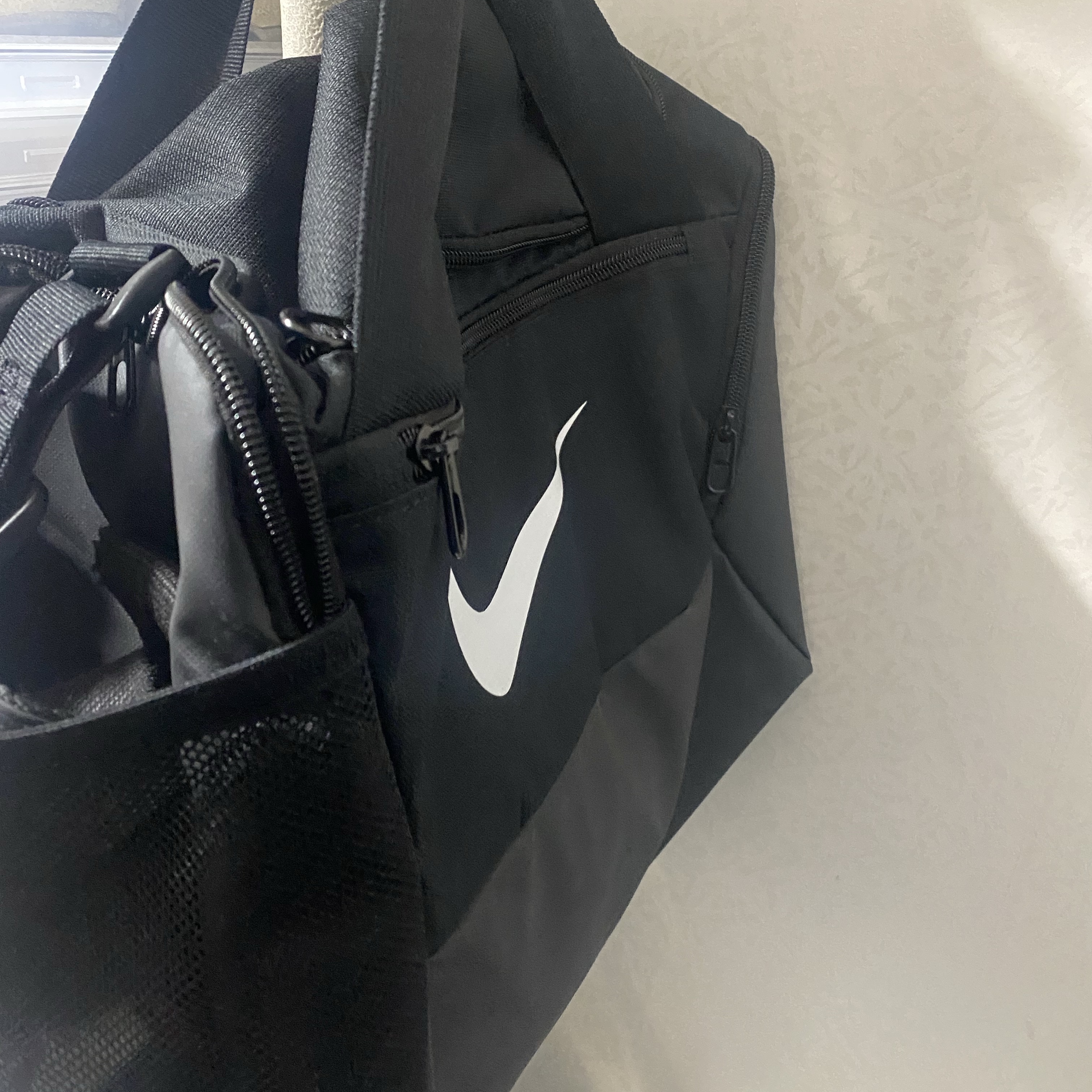Nike Brasilia 9.5 Training Duffle Bag Extra Small 25L Black 착용 스타일