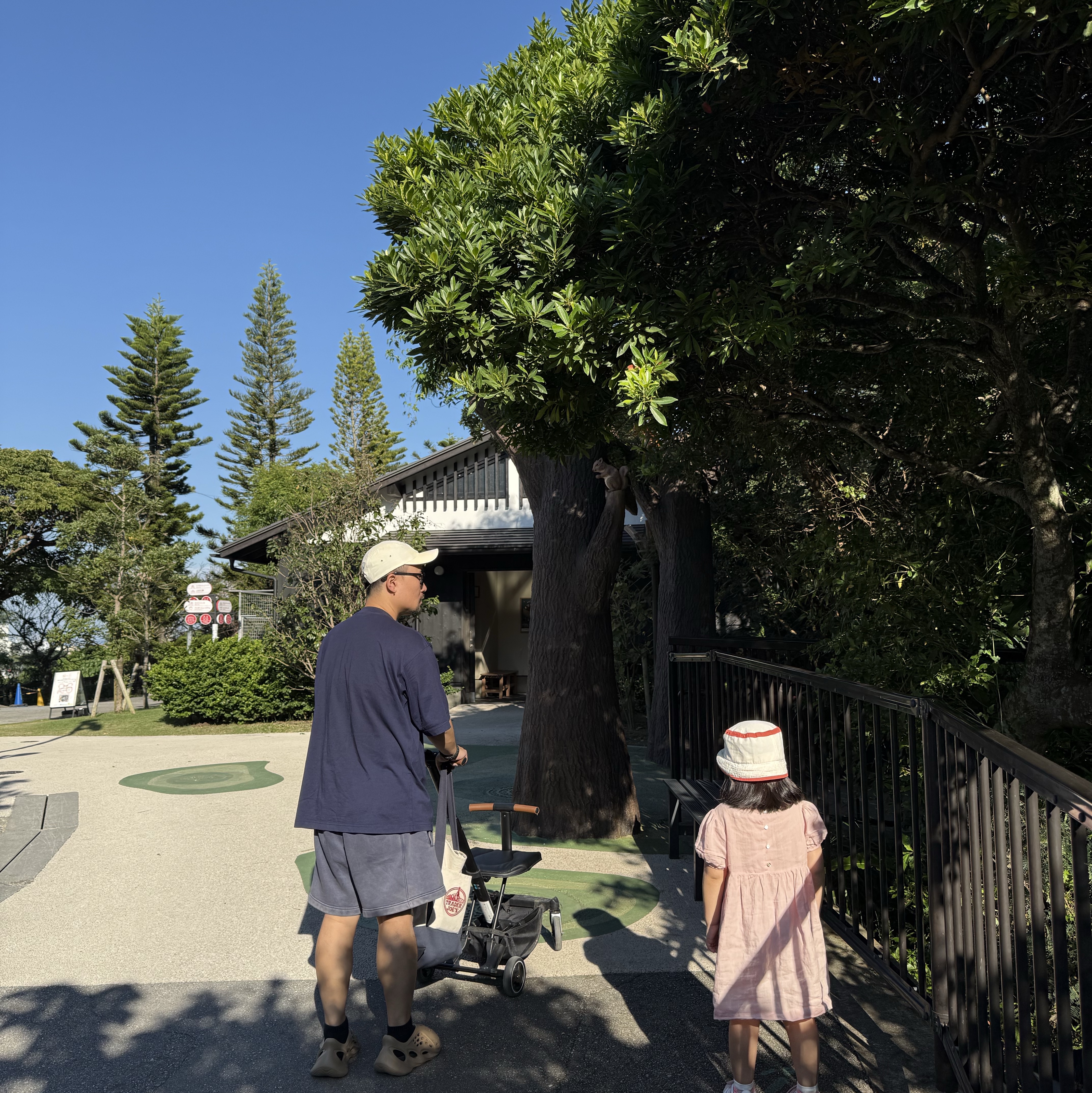 Adidas Yeezy Foam RNNR Clay Taupe, Supreme x Stone Island Reactive Ice Camo Ripstop Camp Cap Tan - 22SS 착용 스타일