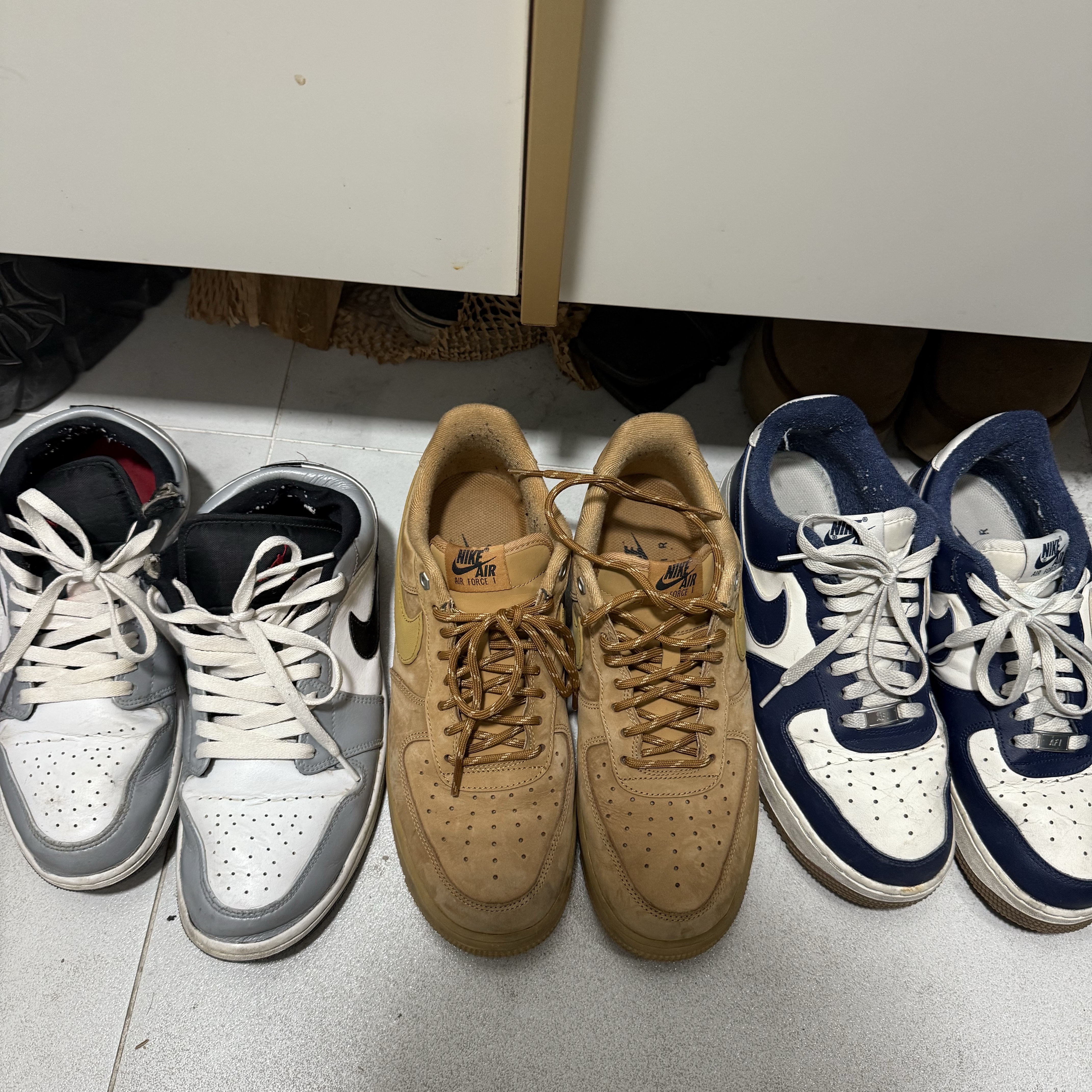 Nike Air Force 1 '07 WB Flax, Nike Air Force 1 '07 LV8 Midnight Navy 착용 스타일