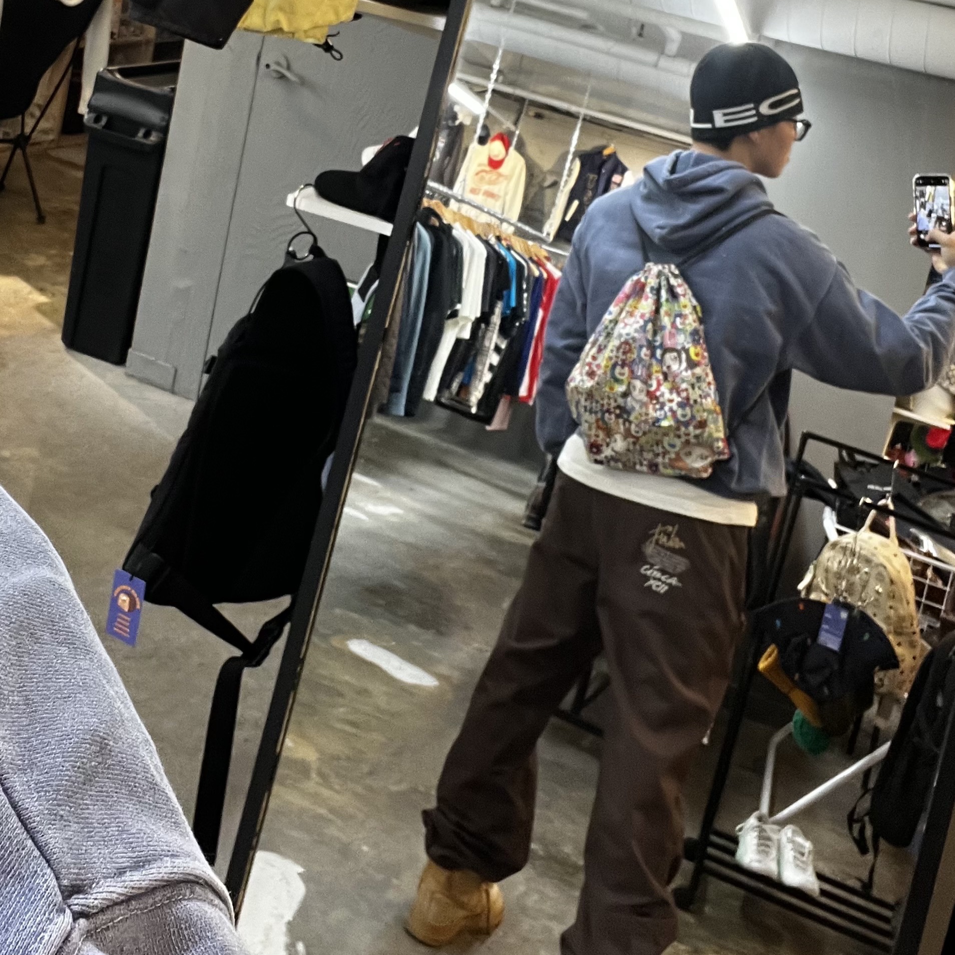 NewJeans Supernatural NJ x Murakami Drawstring Bag Ver. 착용 스타일 - 2