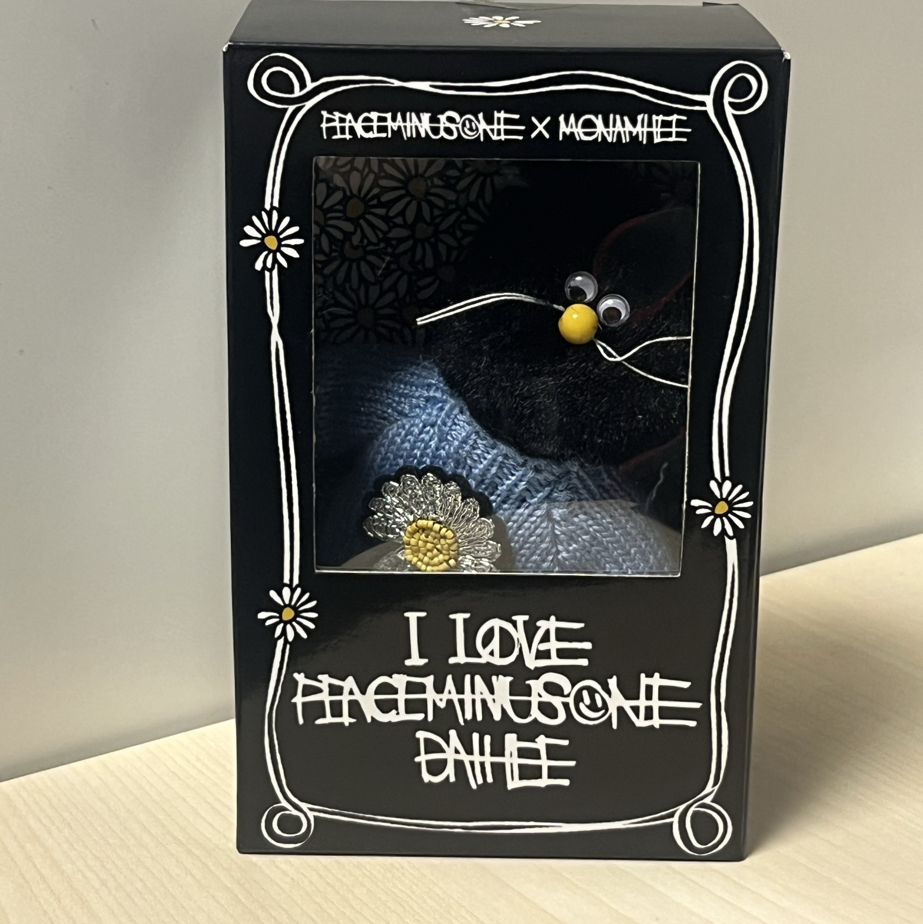 Monamhee x Peaceminusone Daihee Plush Keyring 착용 스타일