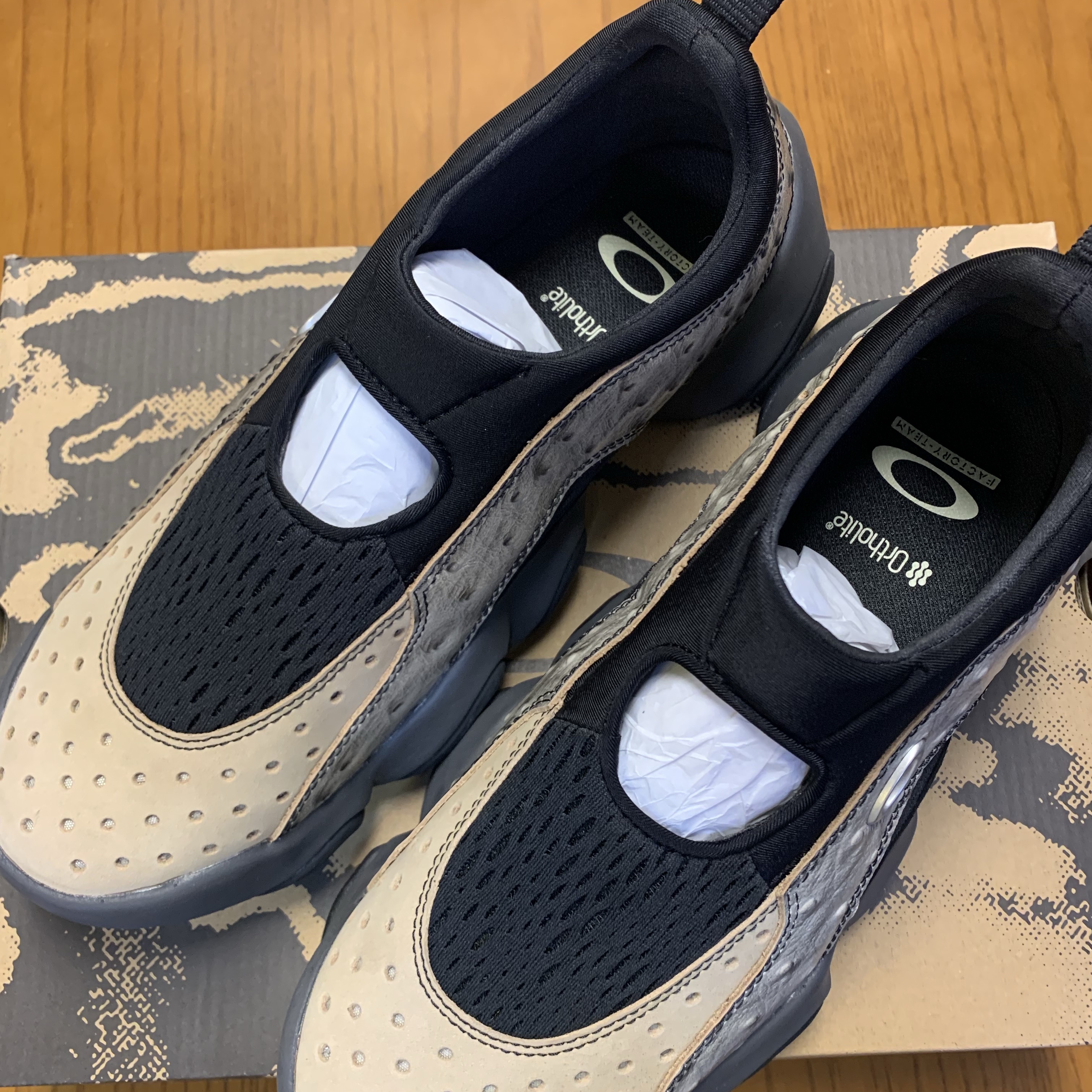 Oakley Factory Team x Brain Dead Ostrich Flesh Sandal Castle Black 착용 스타일