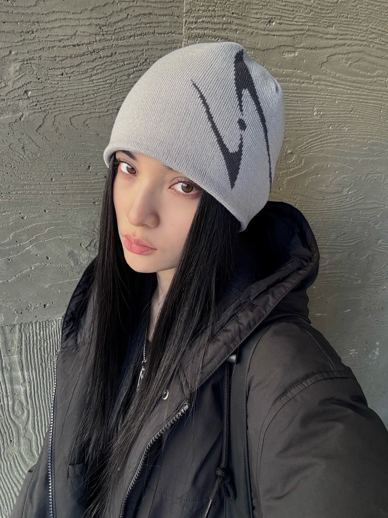 BLR Curved Logo Beanie Grey 착용 스타일