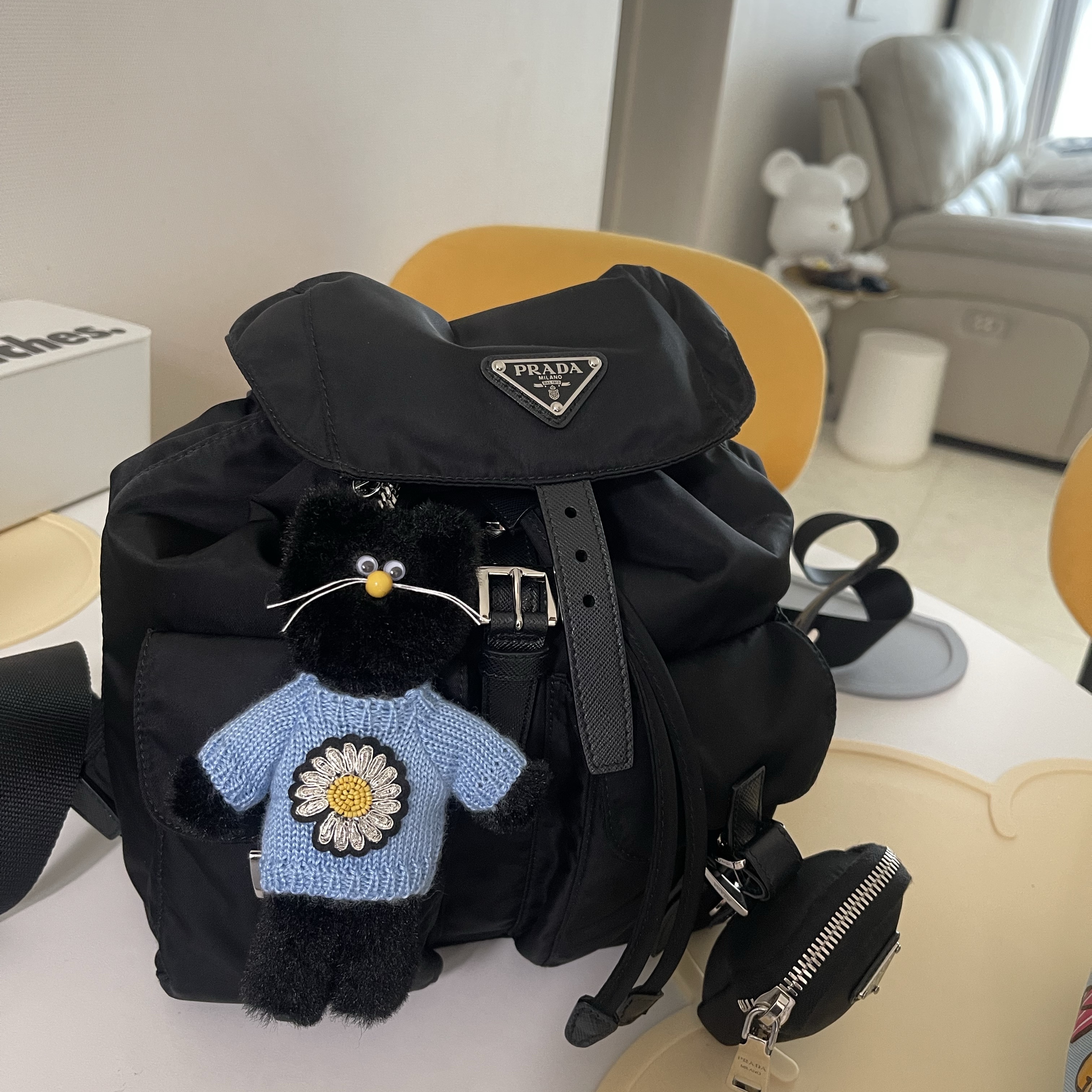 Monamhee x Peaceminusone Daihee Plush Keyring 착용 스타일