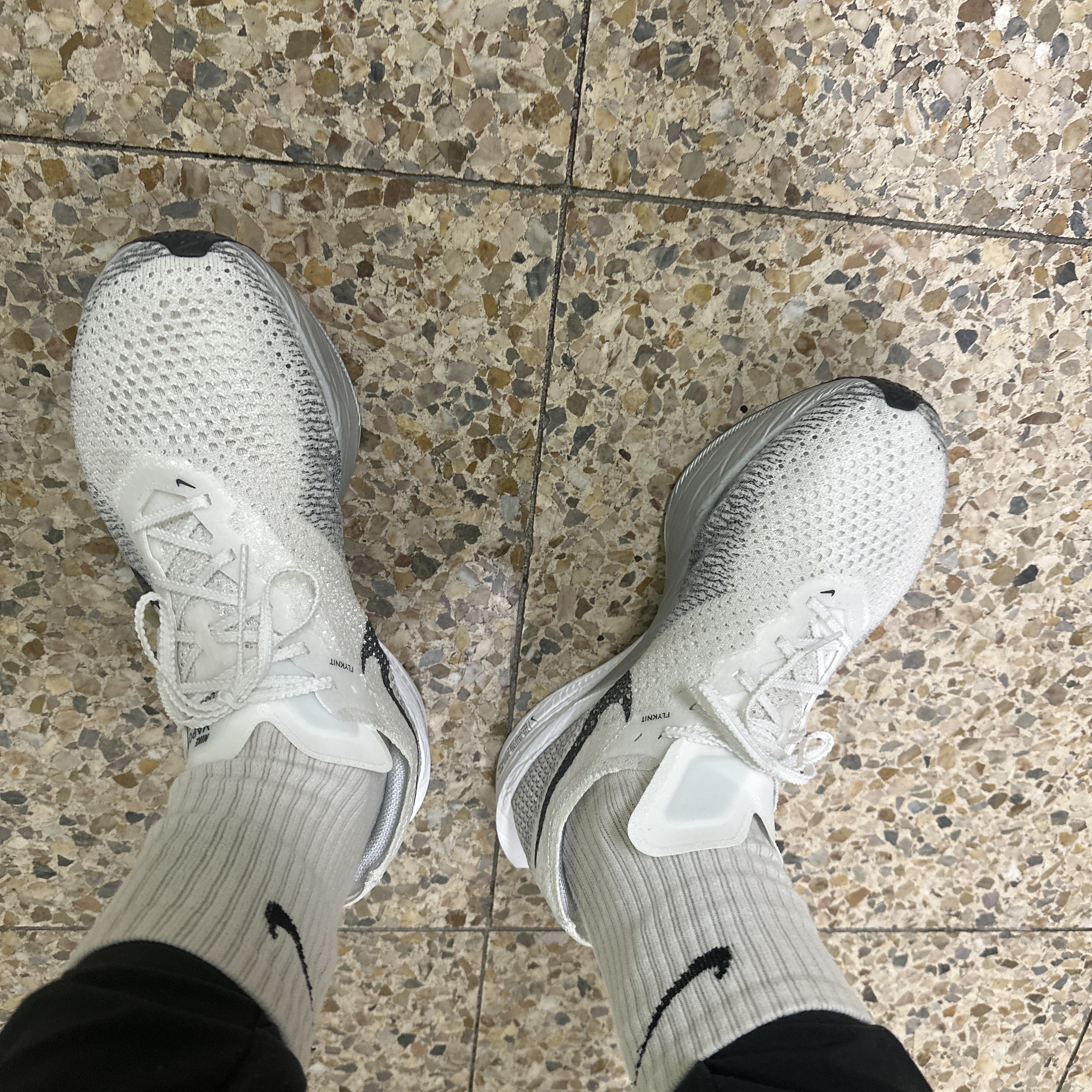 Nike ZoomX Vaporfly Next% 3 White Grey 착용 스타일