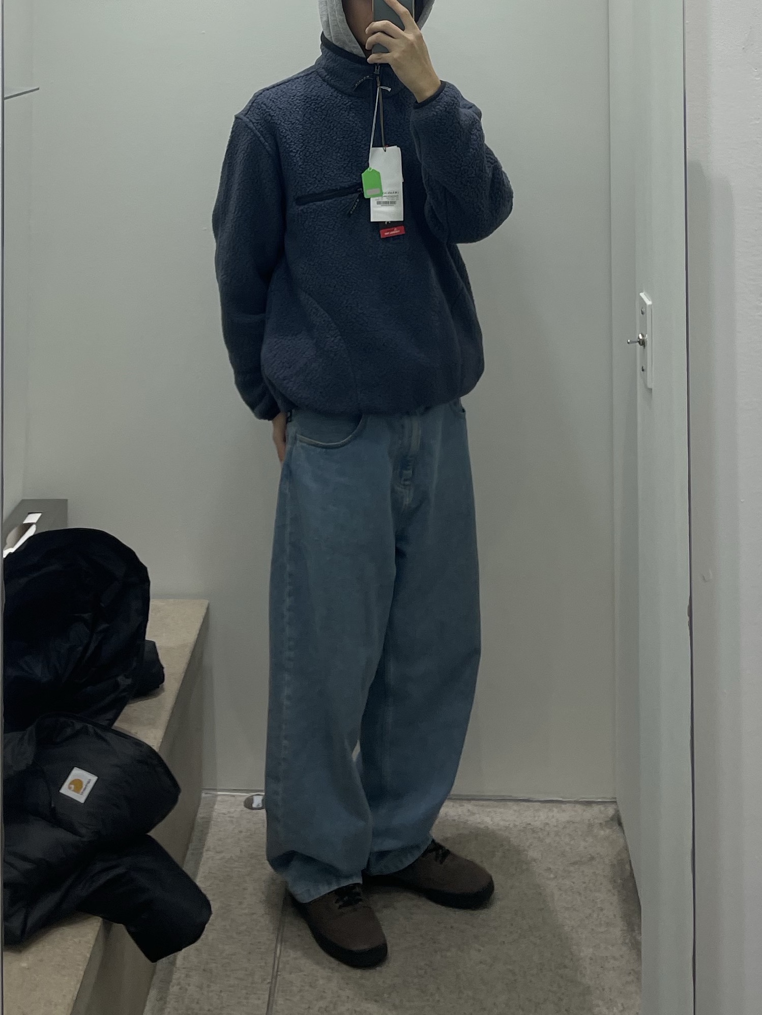 Carhartt WIP Brandon Pants Blue Stone Bleached, New Balance x Thisisneverthat 550 Green Black 착용 스타일