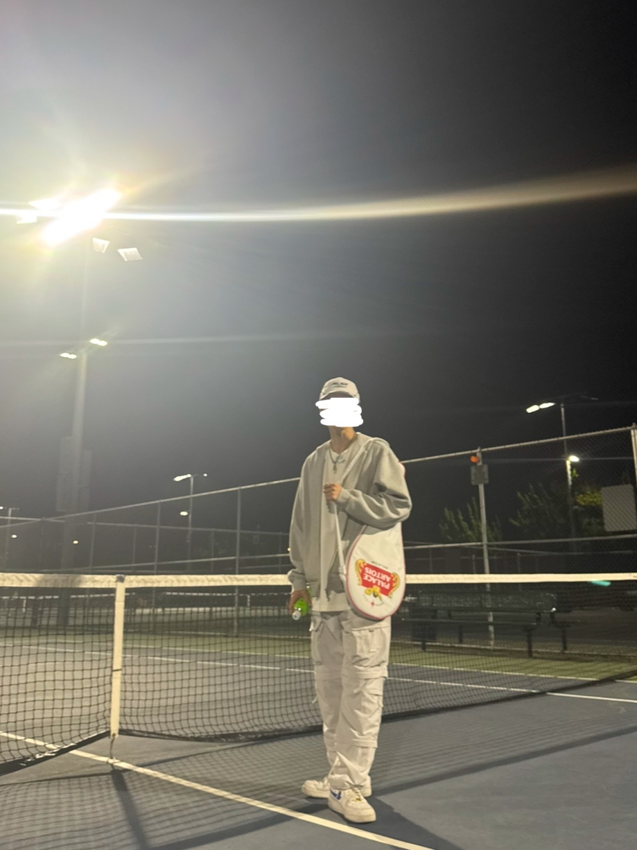 Palace x Stella Artois Tennis Racket White - 24SS 착용 스타일 - 3