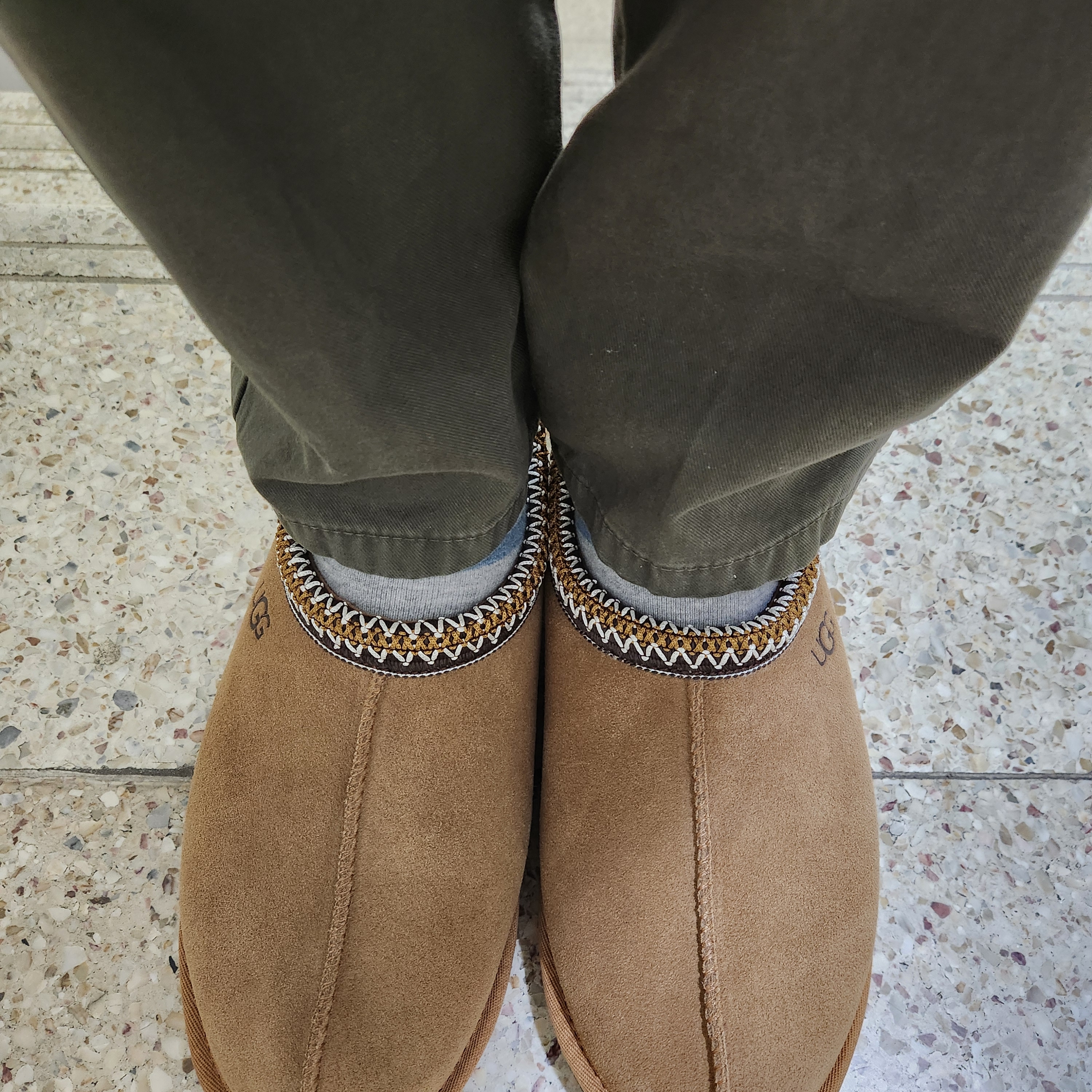UGG Tasman Slipper Chestnut 착용 스타일 - 1