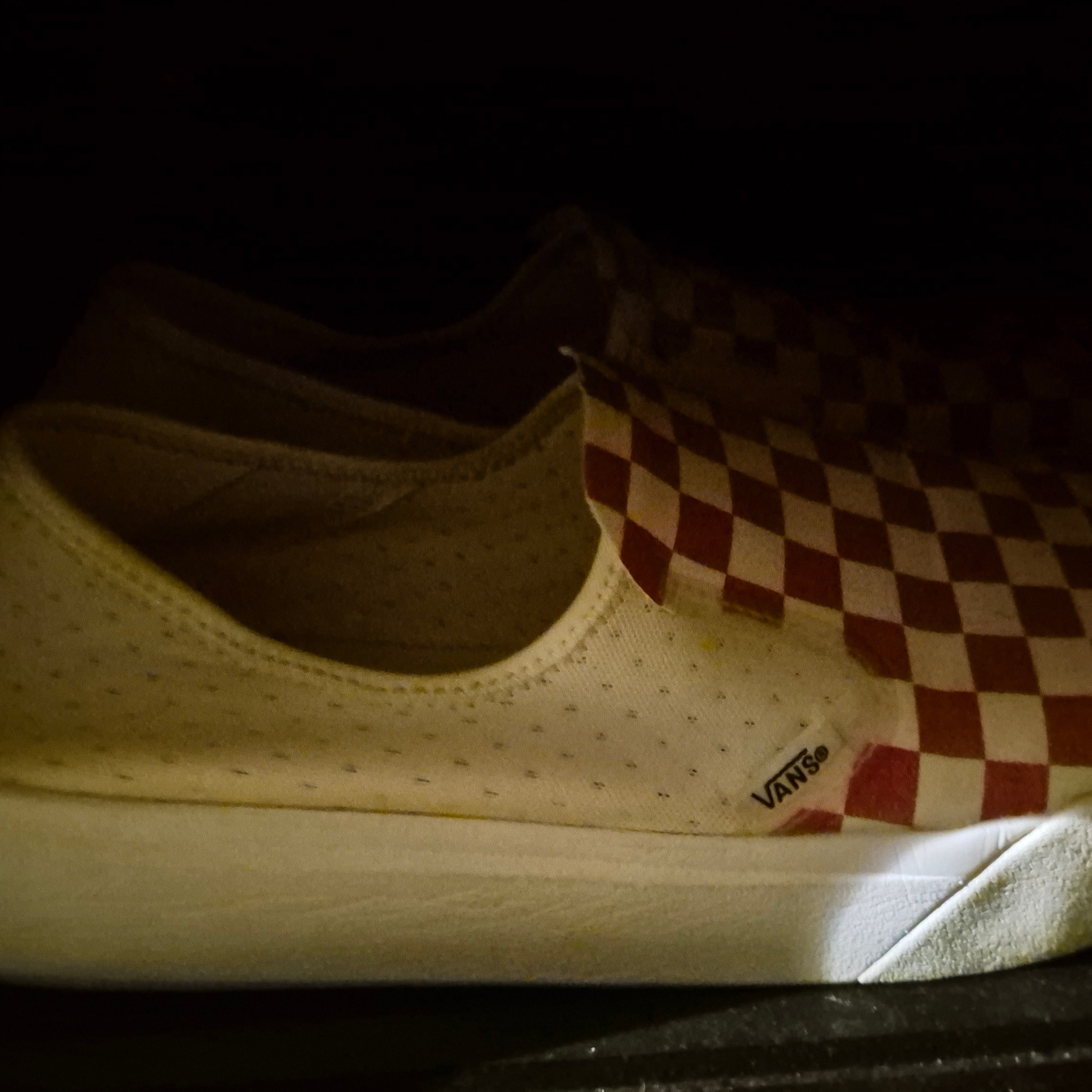Vans ComfyCush One Checkerboard Racing Red Marshmallow 착용 스타일