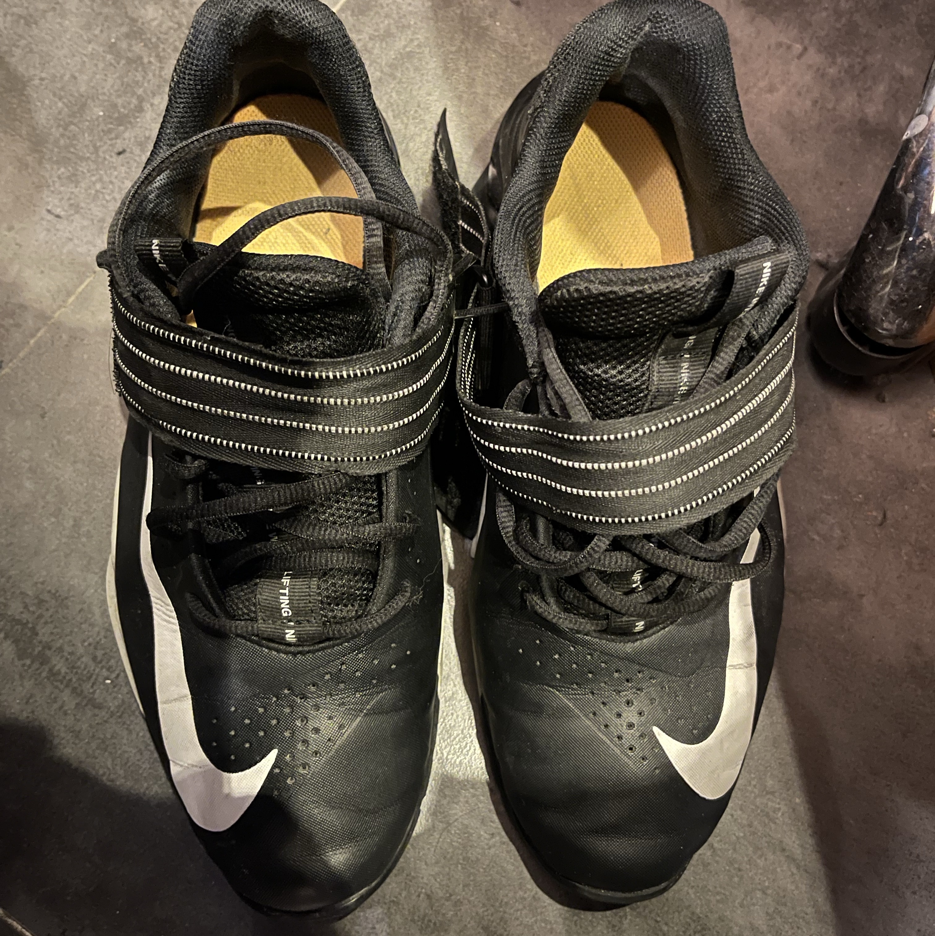 Nike Savaleos Black White 착용 스타일