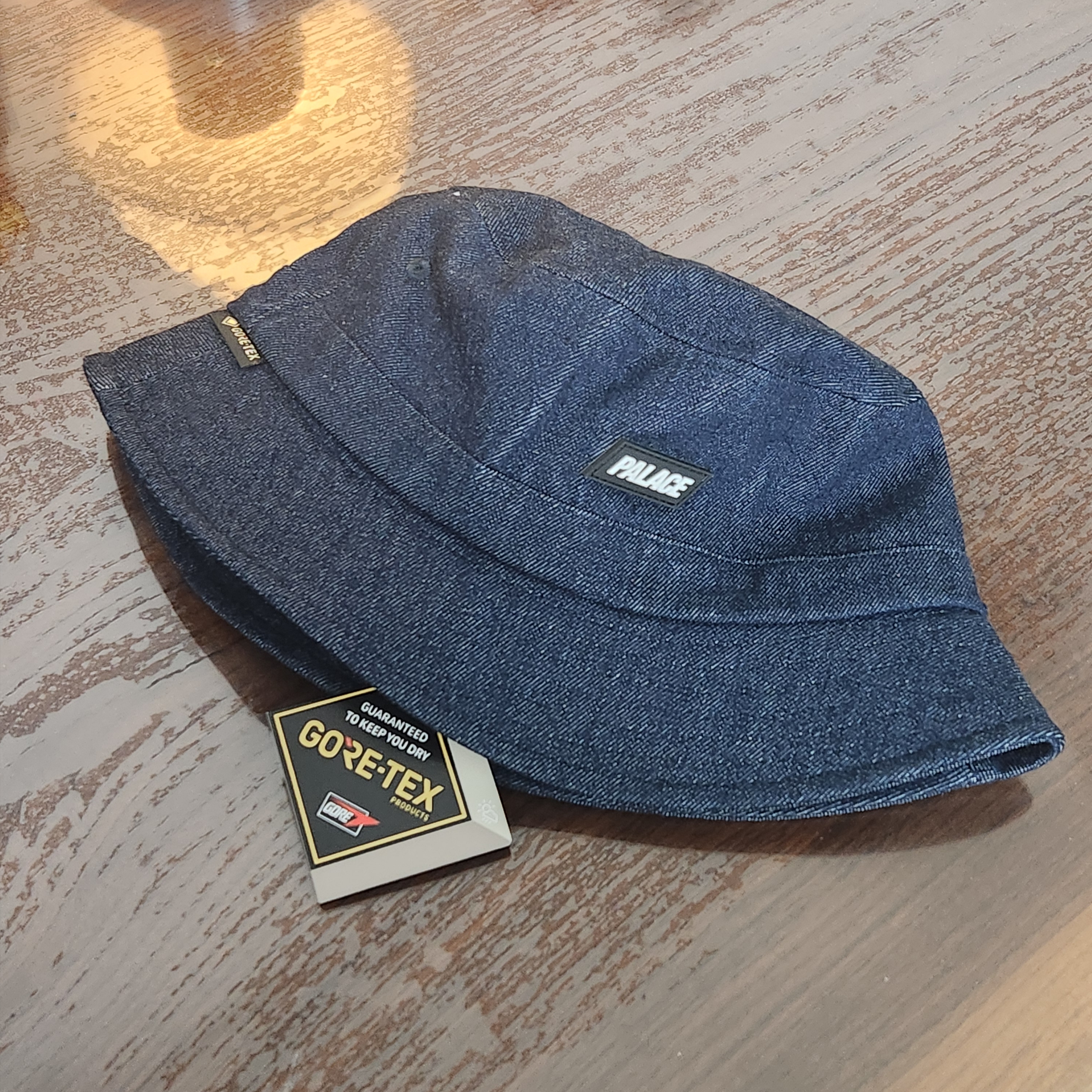 Palace Gore-Tex Bucket Hat Denim Stonewash - 23SS, Palace Cordura RS Zip Off Jacket Black - 22FW 착용 스타일 - 1