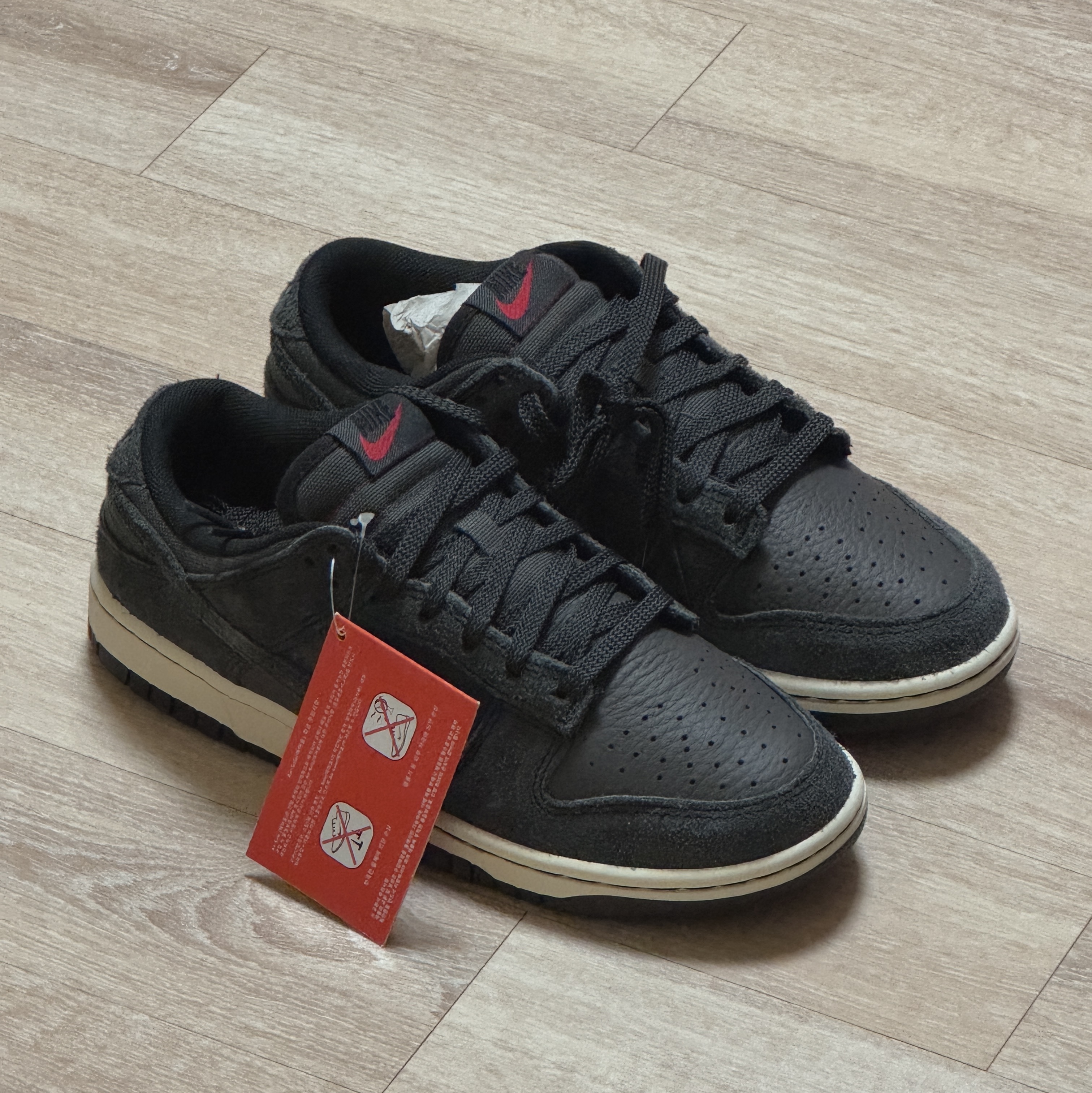 Nike Dunk Low Medium Ash and Black 착용 스타일