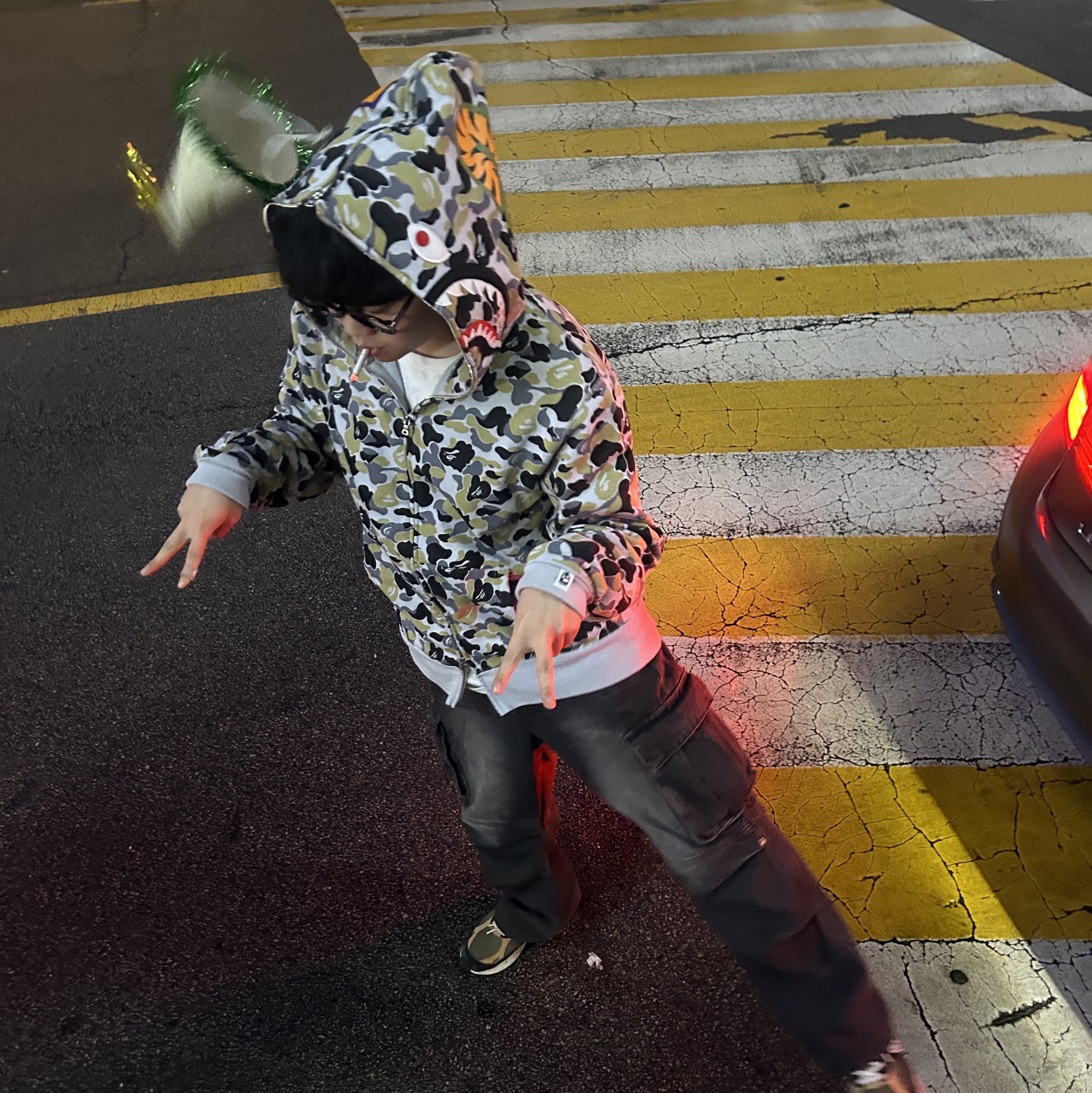 BAPE Separate Shark Full Zip Hoodie Camo - Ginza Store Exclusive, BAPE 1st Camo Big Ape Head L/S T-Shirt White Green 착용 스타일