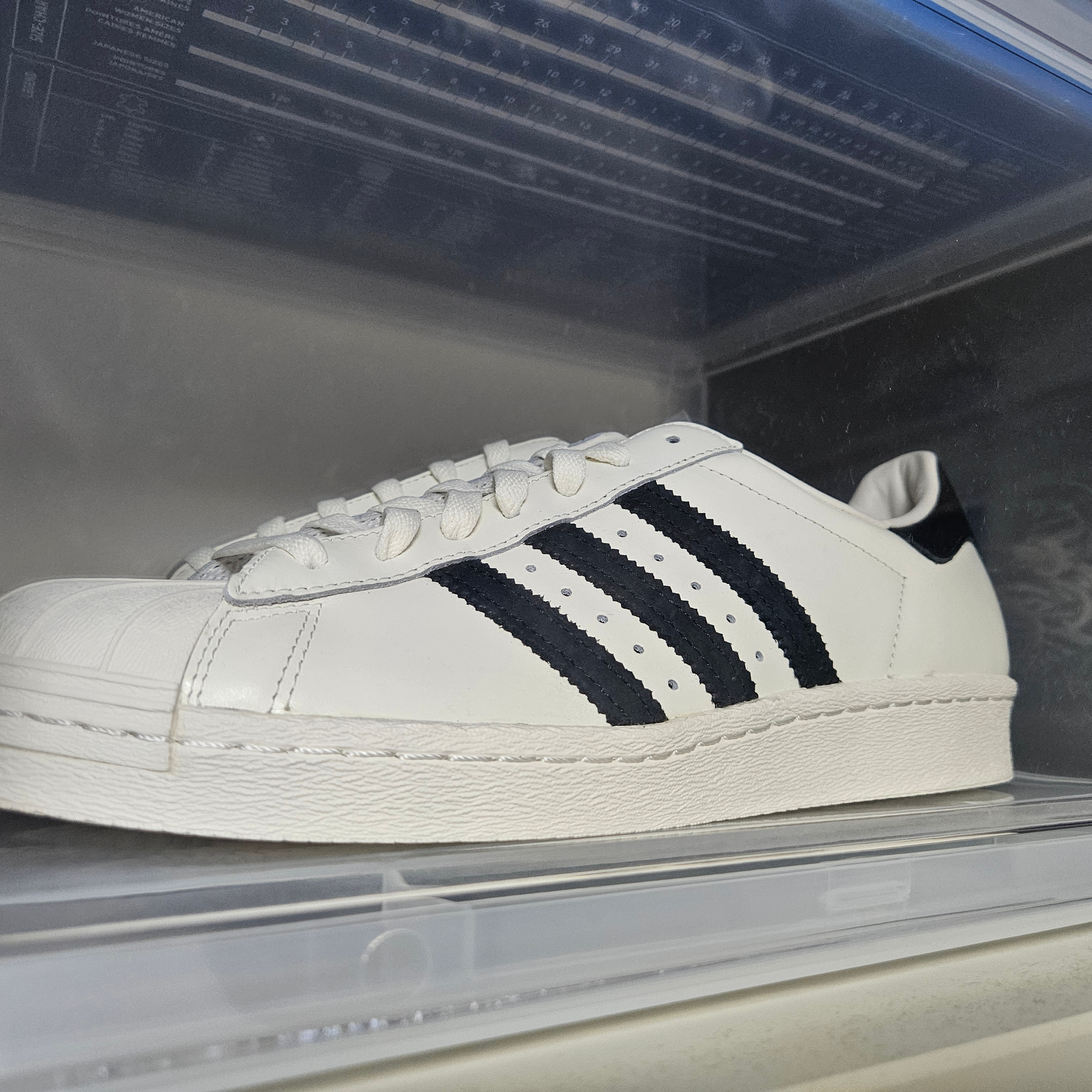 Adidas Superstar 80s Deluxe Vintage White Black 착용 스타일