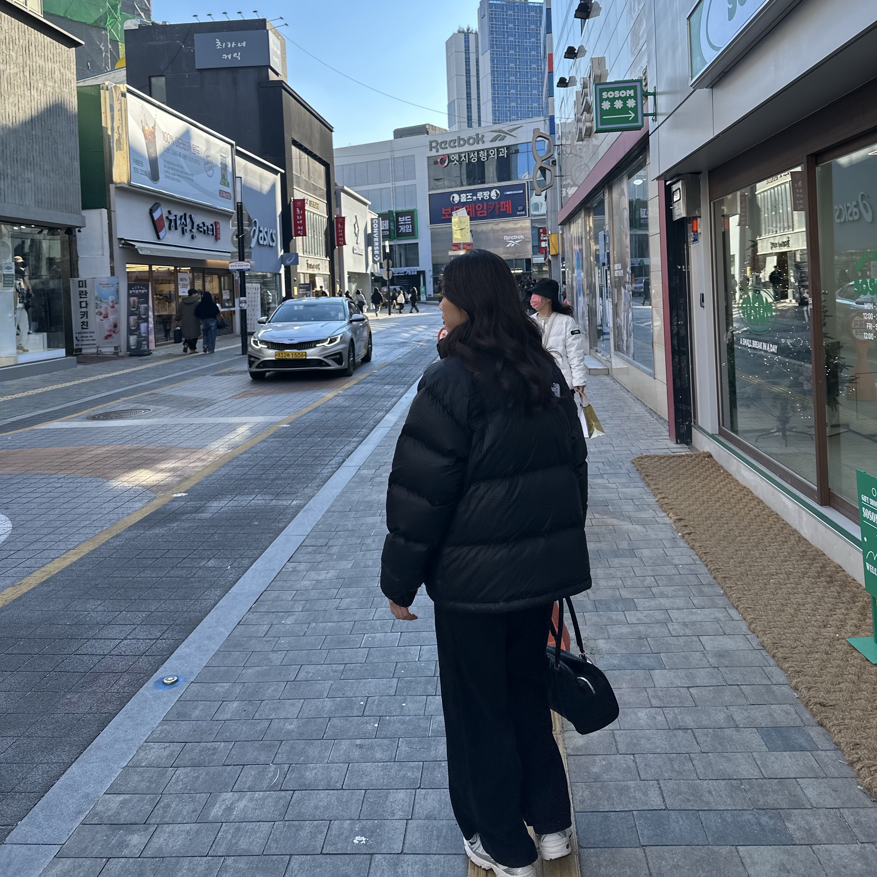 The North Face 1996 Eco Nuptse Jacket Black, New Balance 530 Steel Grey 착용 스타일