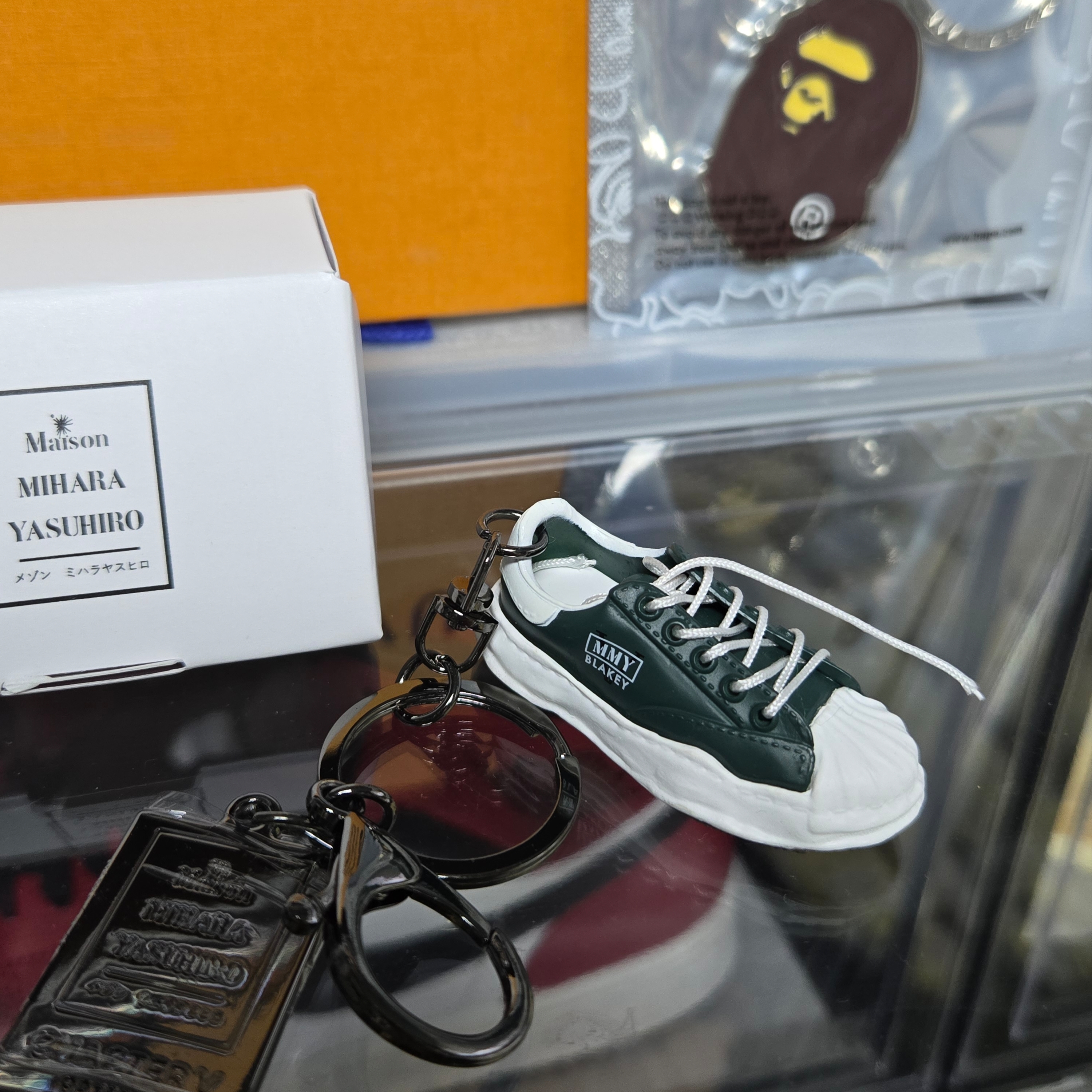 Odyssey x Maison Mihara Yasuhiro Blakey Keyring Green 착용 스타일 - 2