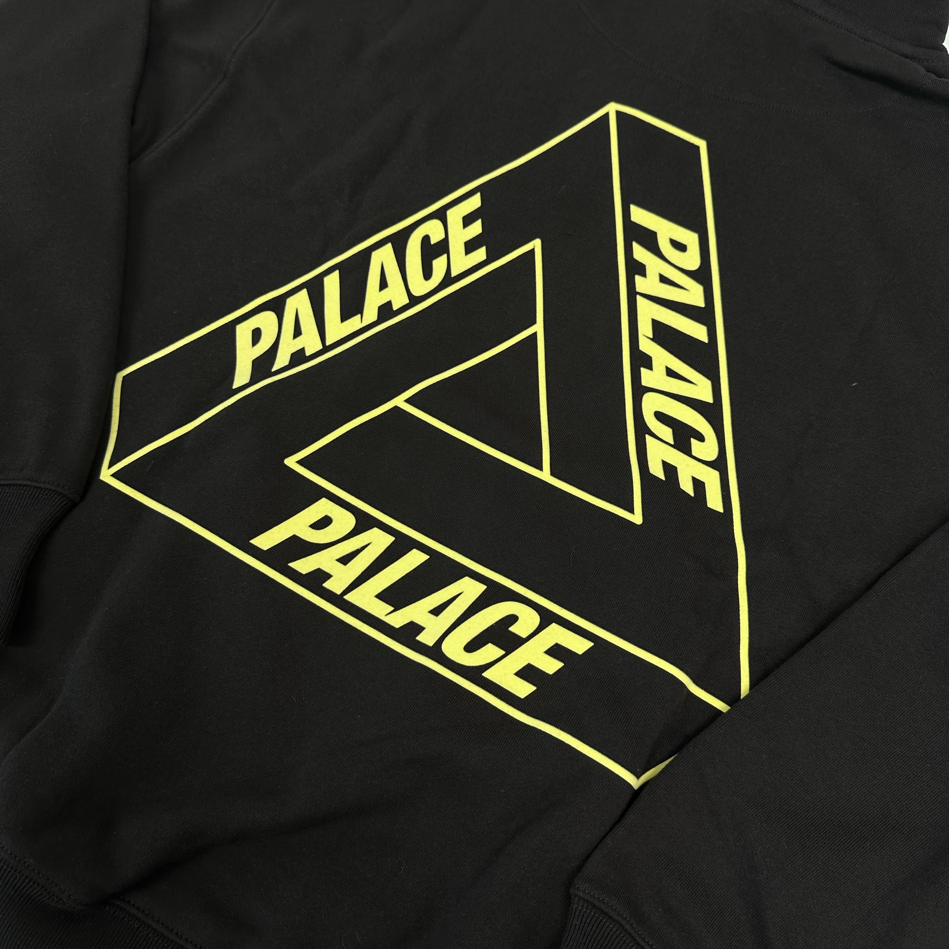 Palace Glow Tri-Ferg Hood Black - 24FW 착용 스타일 - 2