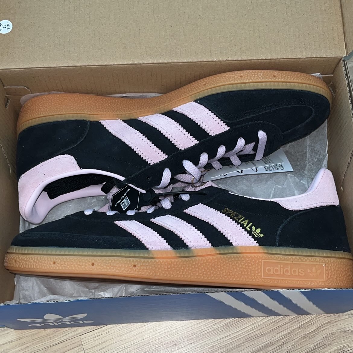 (W) Adidas Spezial Handball Core Black Clear Pink 착용 스타일