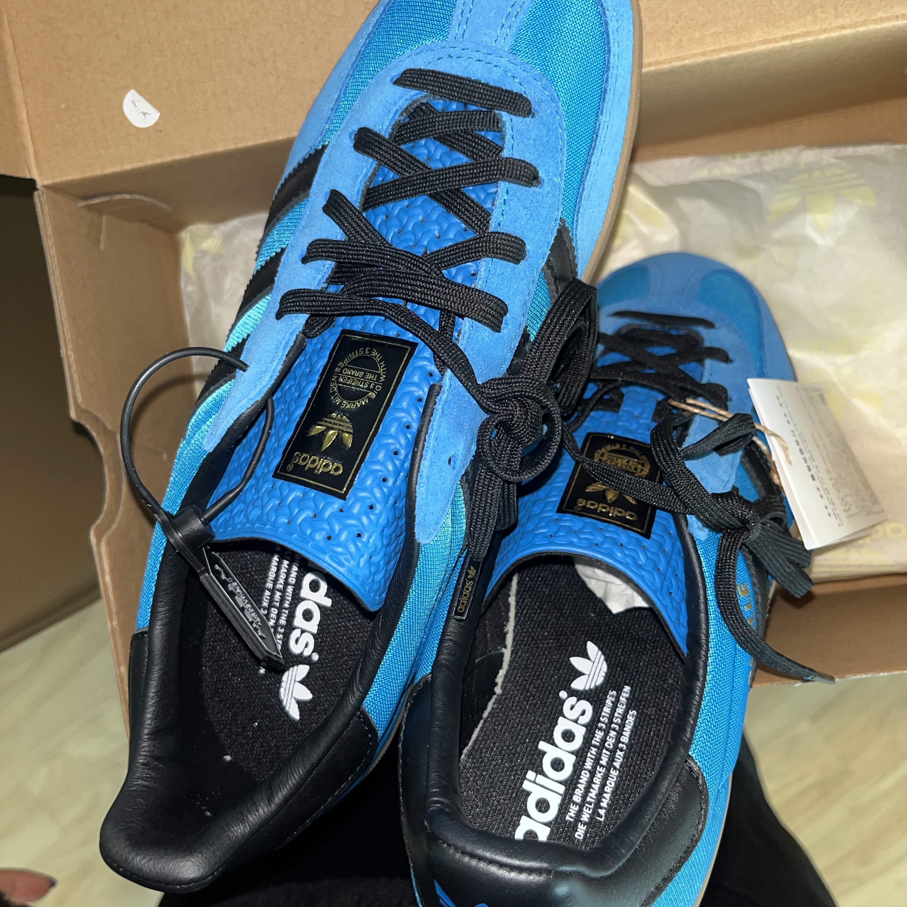 Adidas Gazelle Indoor Bright Blue Core Black 착용 스타일