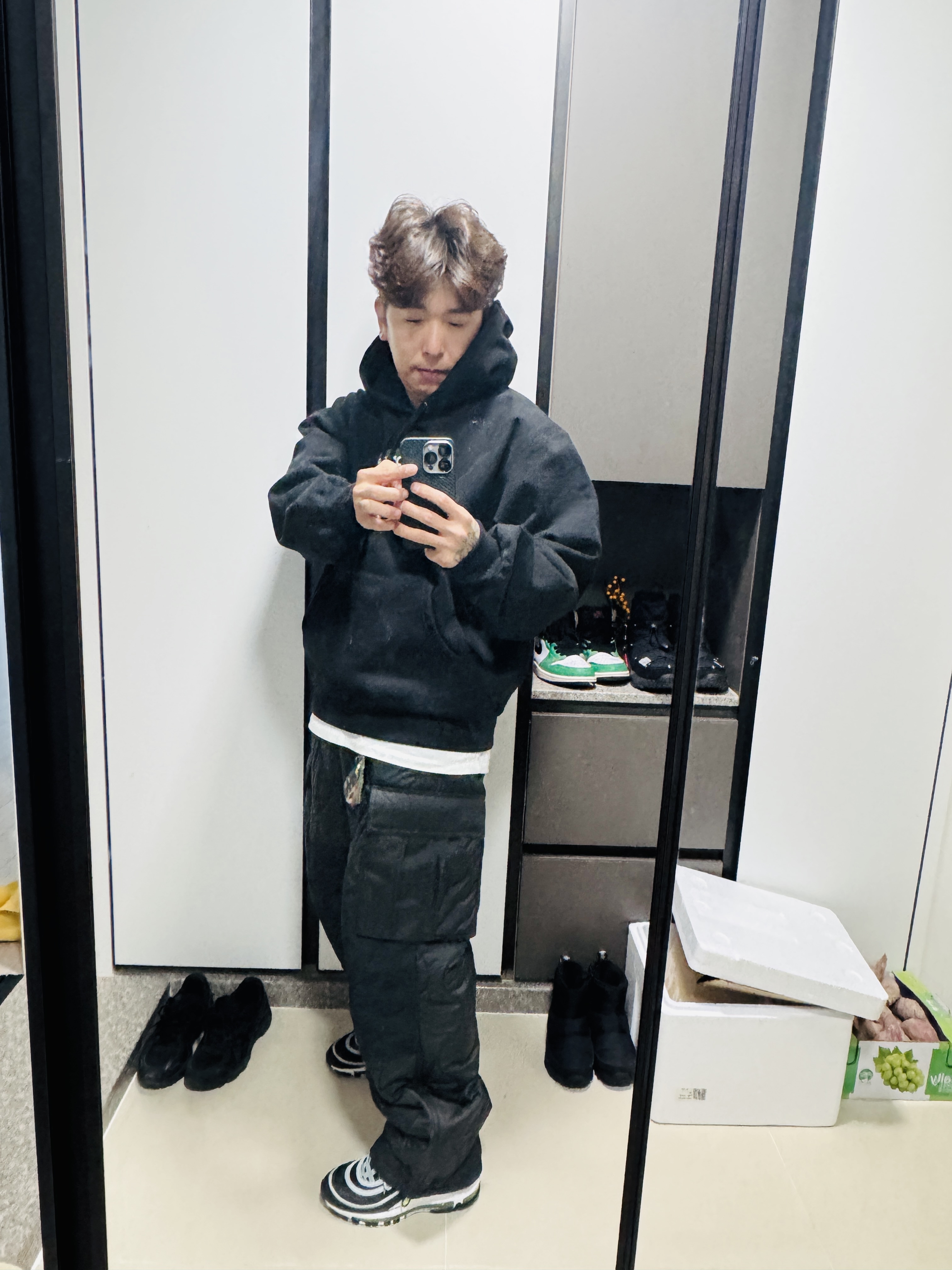 Nike Air Max 97 OG Black Volt Asia, Supreme Box Logo Hooded Sweatshirt Black - 24FW 착용 스타일