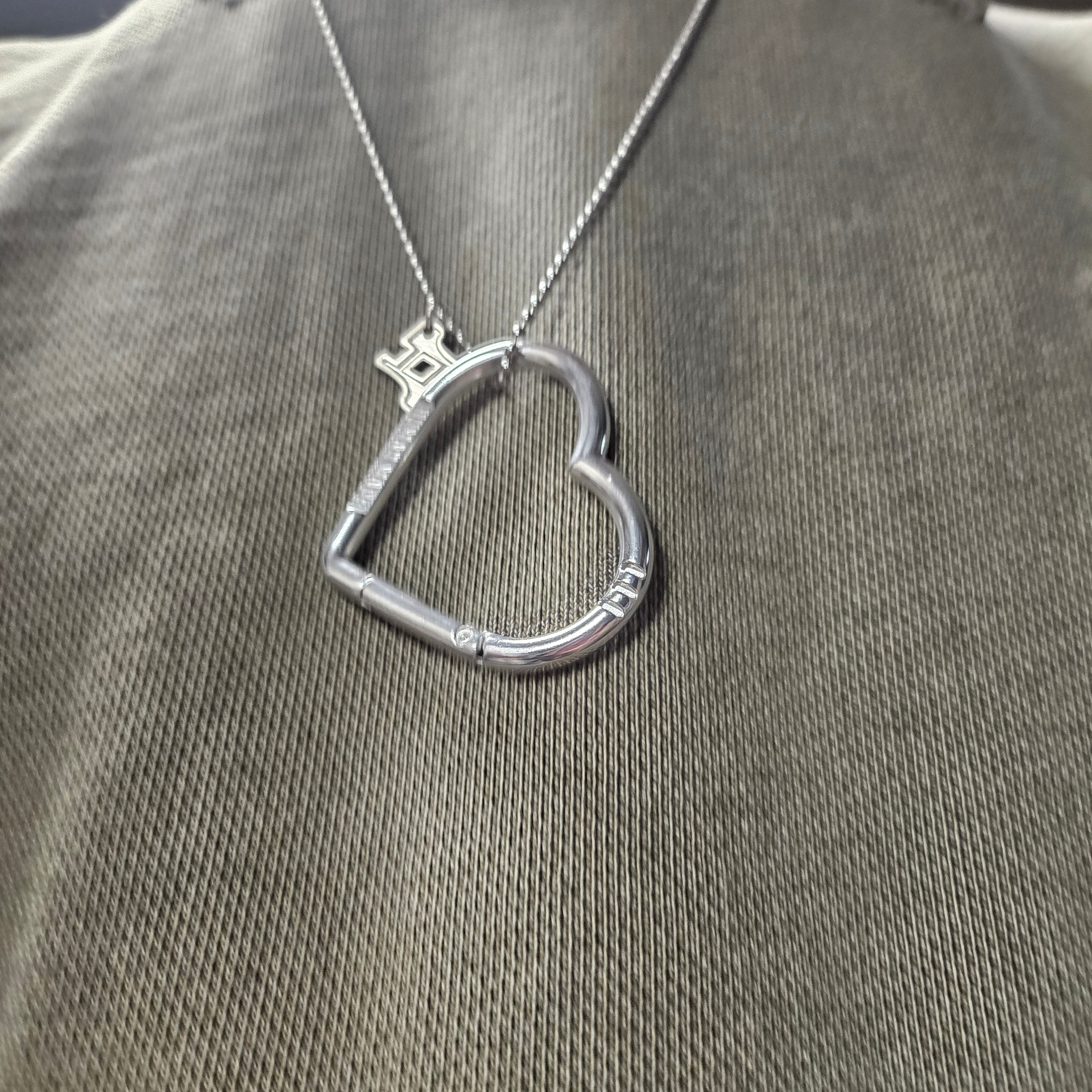 Human Made Heart Carabiner Silver, Gucci Ghost Ring Silver 9mm 착용 스타일 - 2
