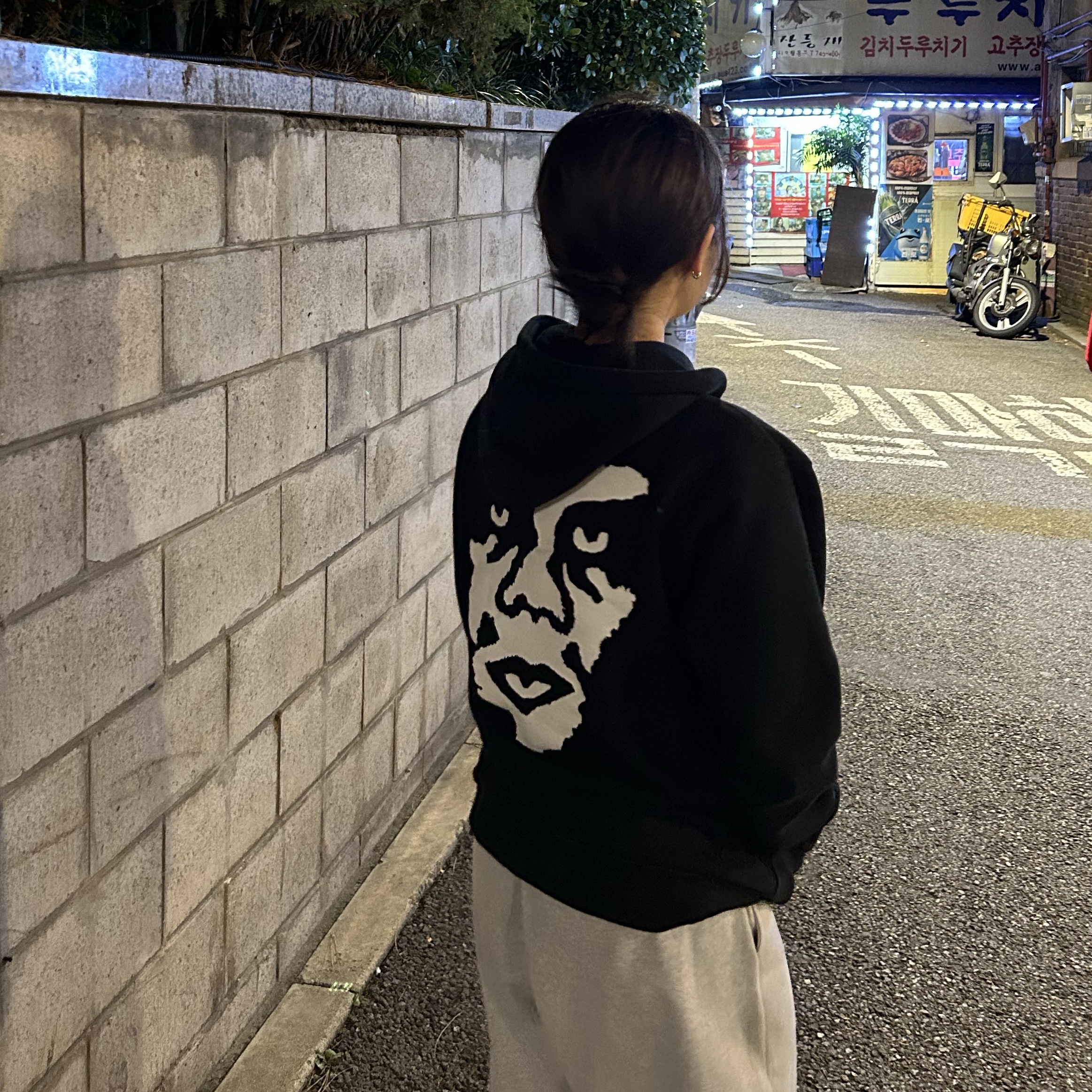 Obey Eyes Icon Hood Black 착용 스타일 - 1