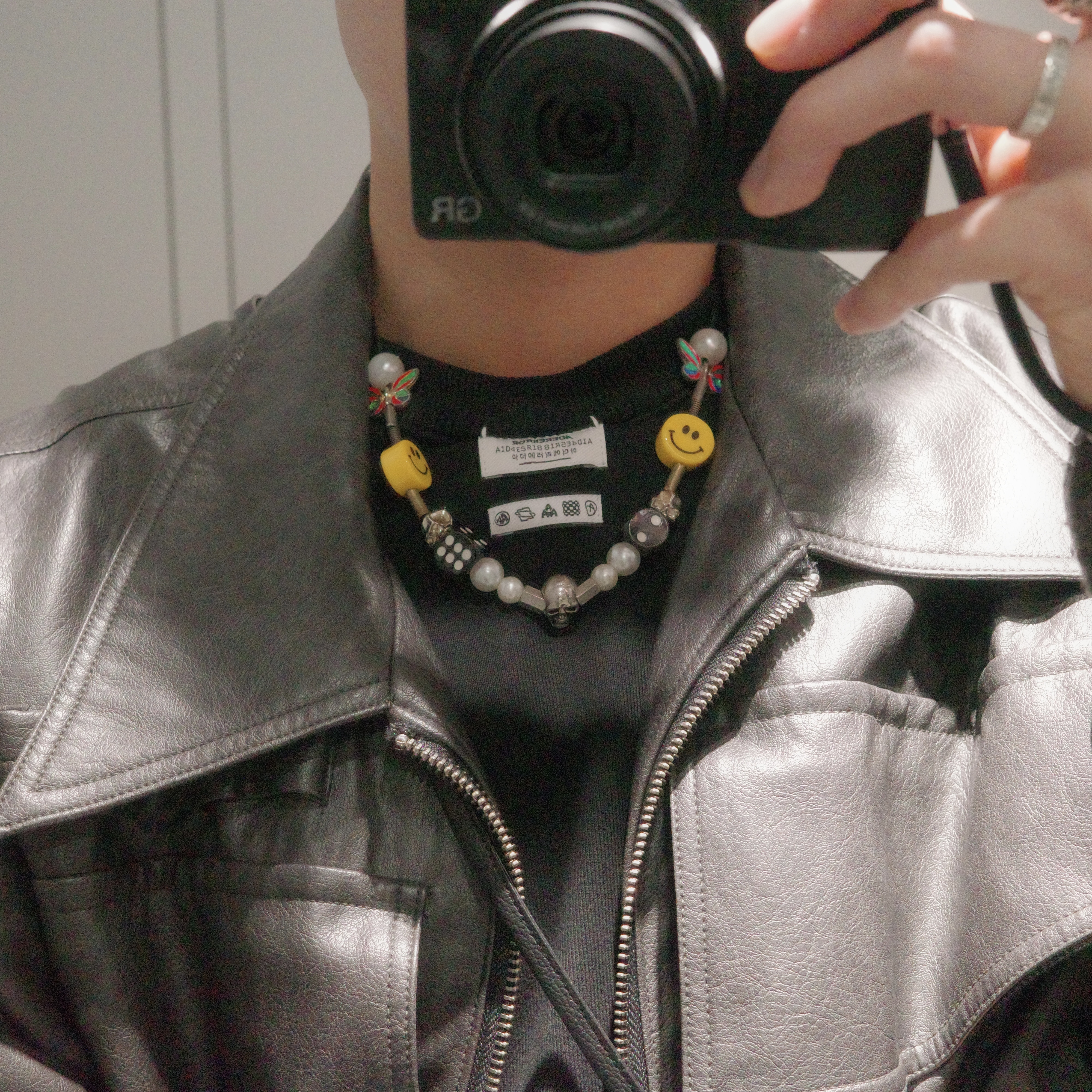 Full of Ssun Gunpocket Leather Jacket Grey, Maison Margiela Keyring Wallet Black 착용 스타일 - 4