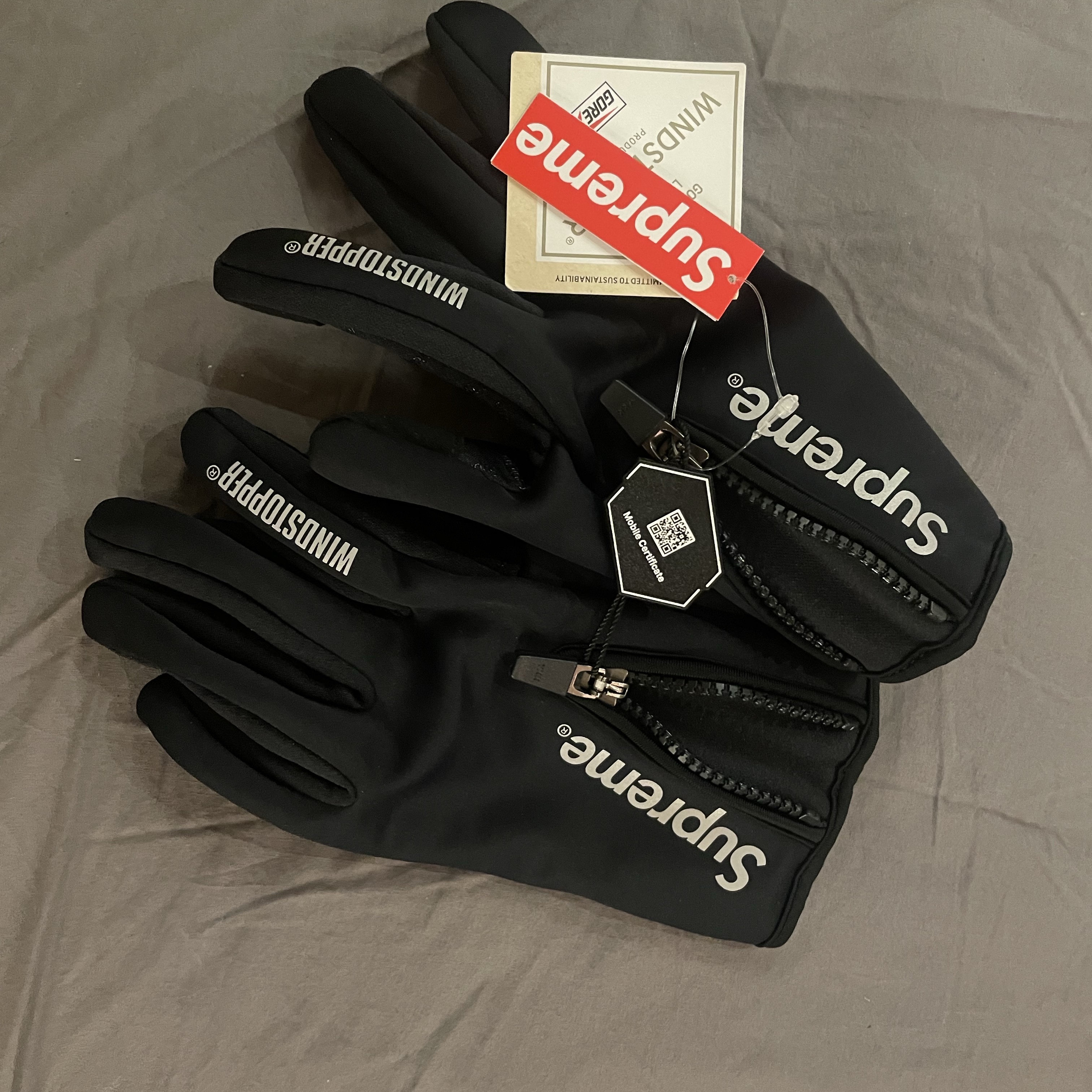 M/L 黒 Supreme GORE WINDSTOPPER Gloves STYLE | KREAM 