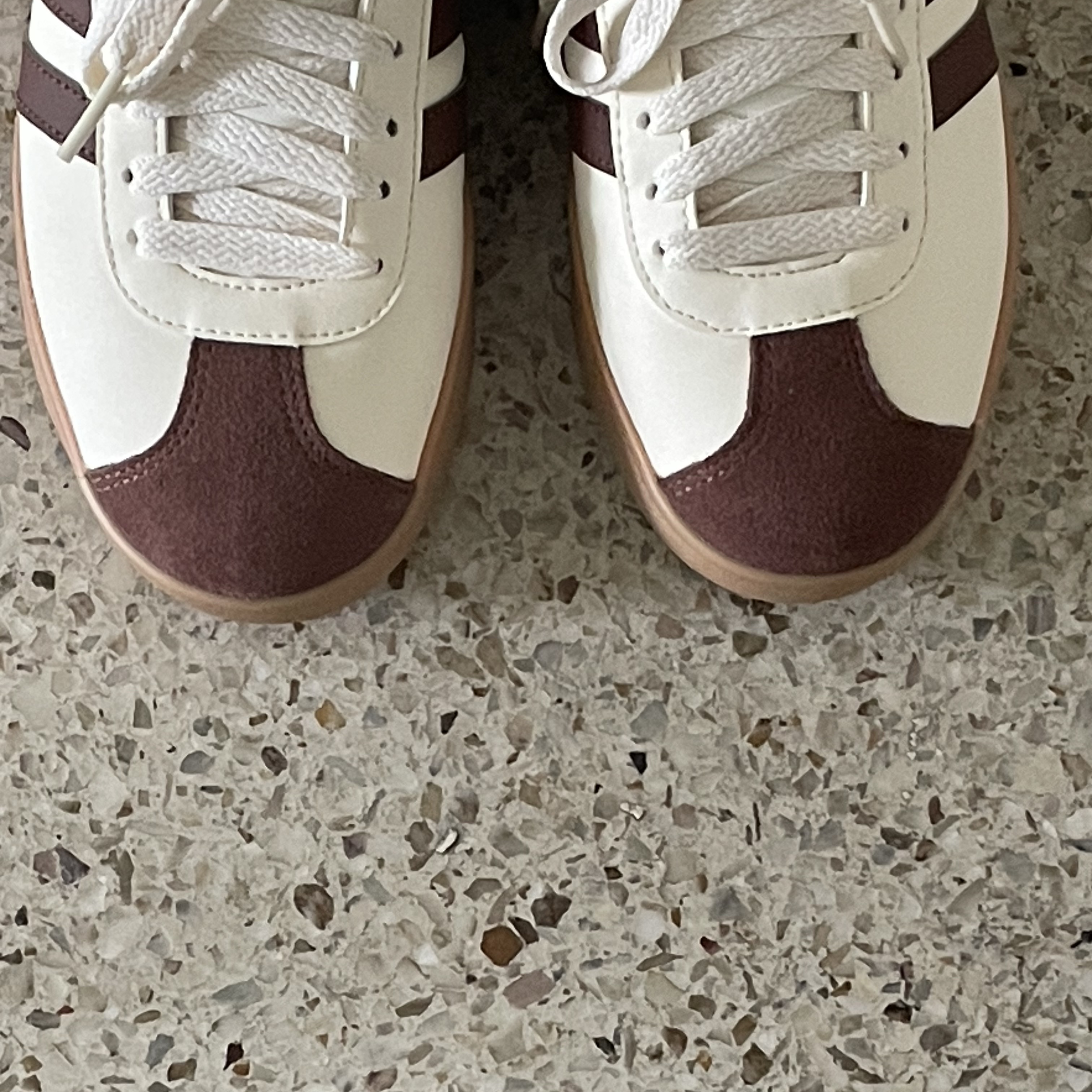 Adidas VL Court 2.0 Cream Brown 착용 스타일 - 3