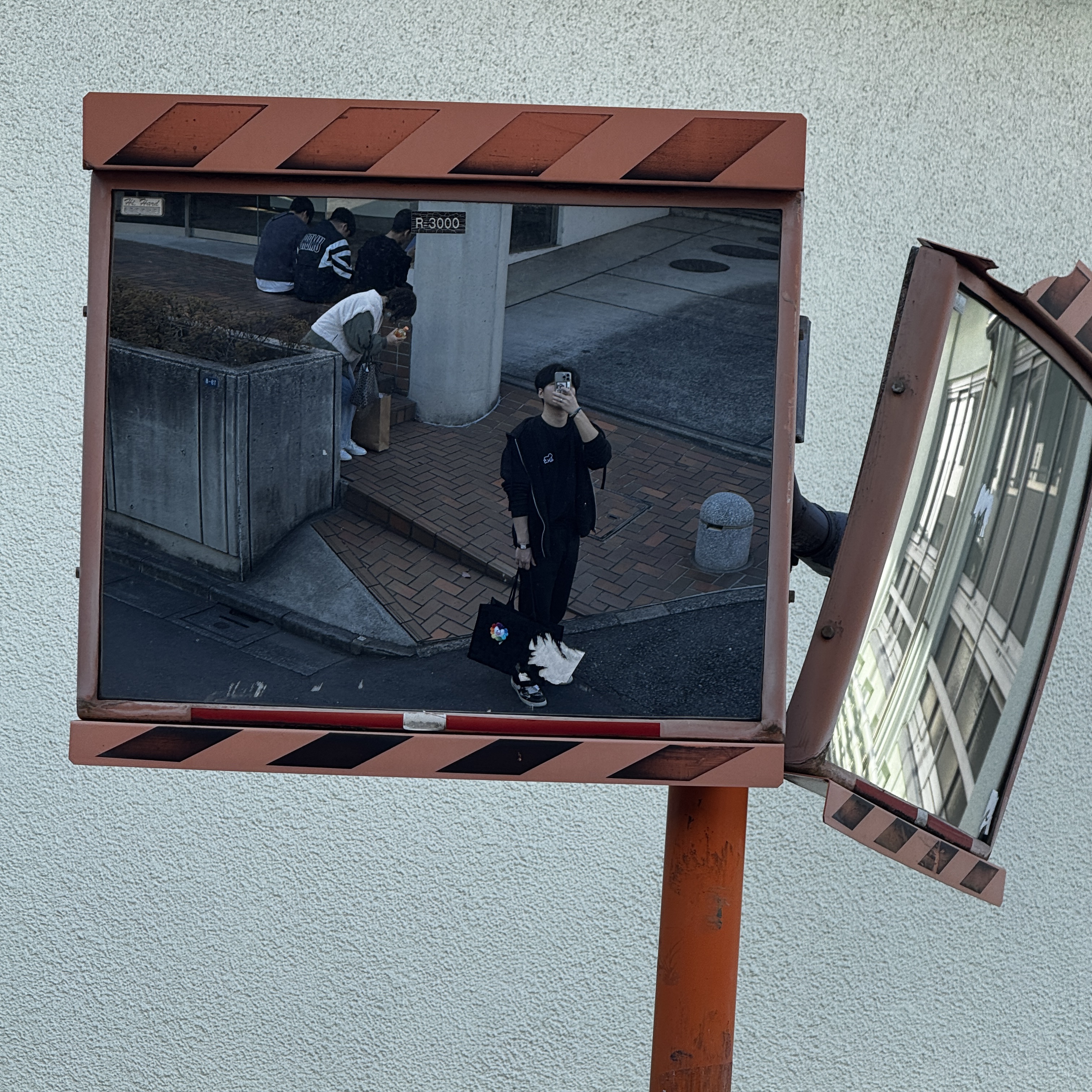 Chrome Hearts Horseshoe Hoodie Black - Tokyo Exclusive, Supreme Woven Tote Black - 24SS 착용 스타일 - 2