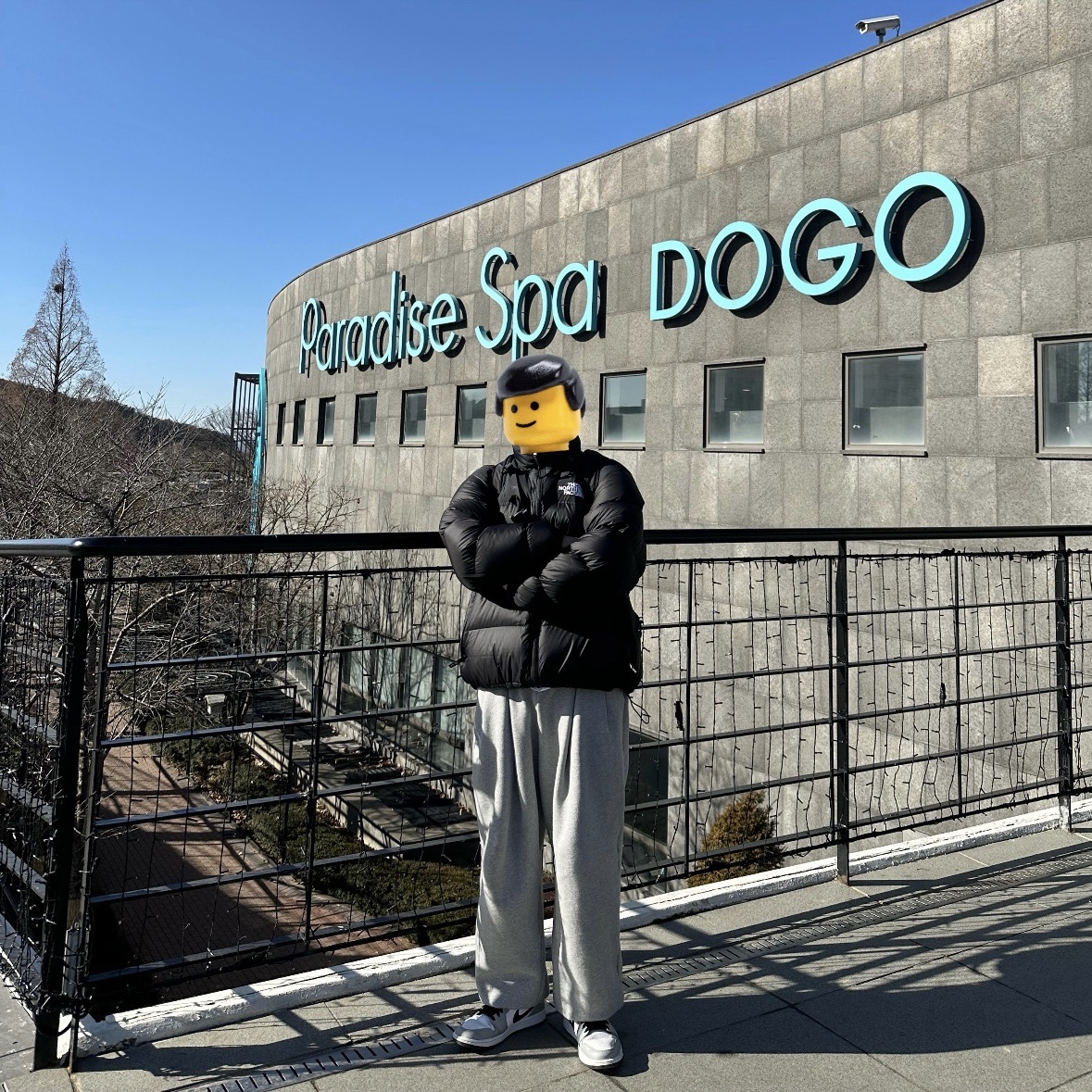 The North Face 1996 Eco Nuptse Jacket Black, Jordan 1 Low Light Smoke Grey 착용 스타일
