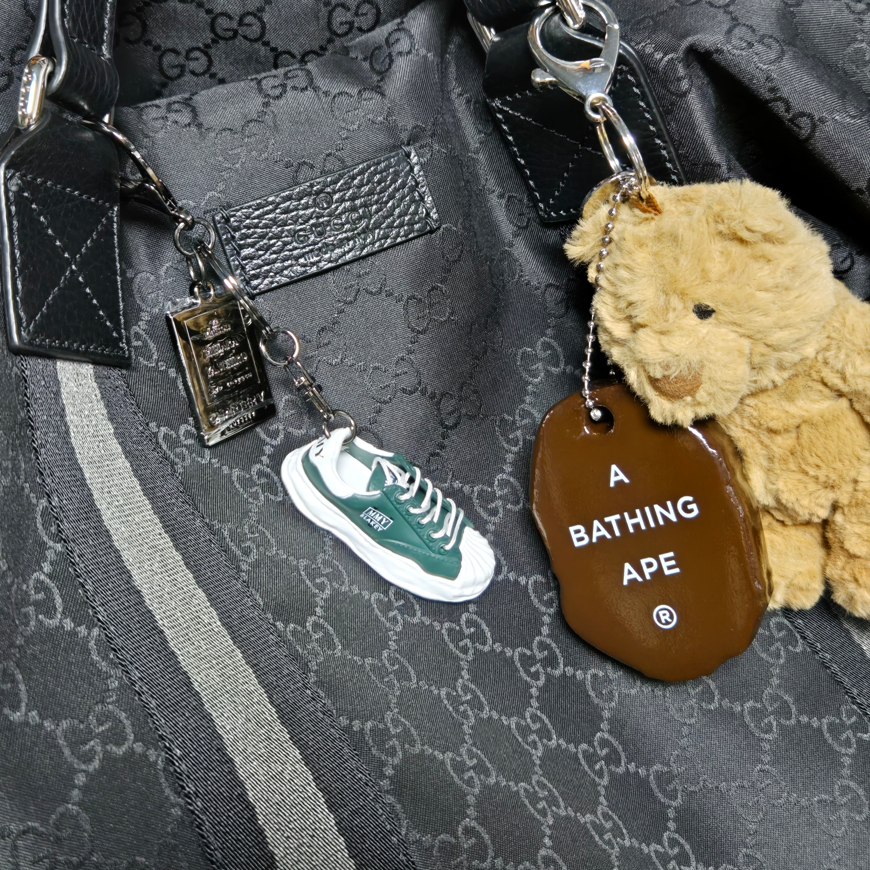 Odyssey x Maison Mihara Yasuhiro Blakey Keyring Green 착용 스타일 - 1