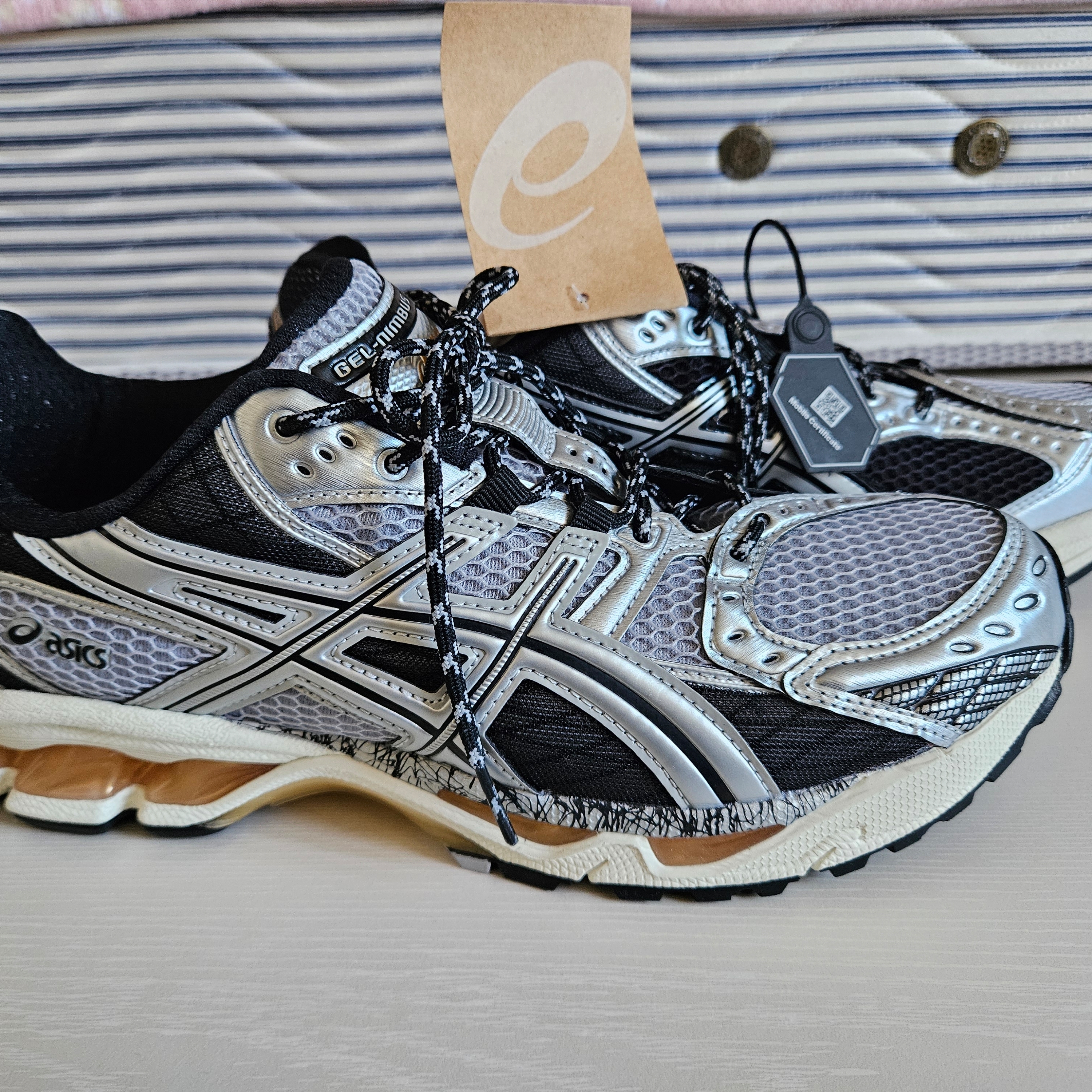 Asics Gel-Nimbus 10.1 Piedmont Grey Pure Silver 착용 스타일