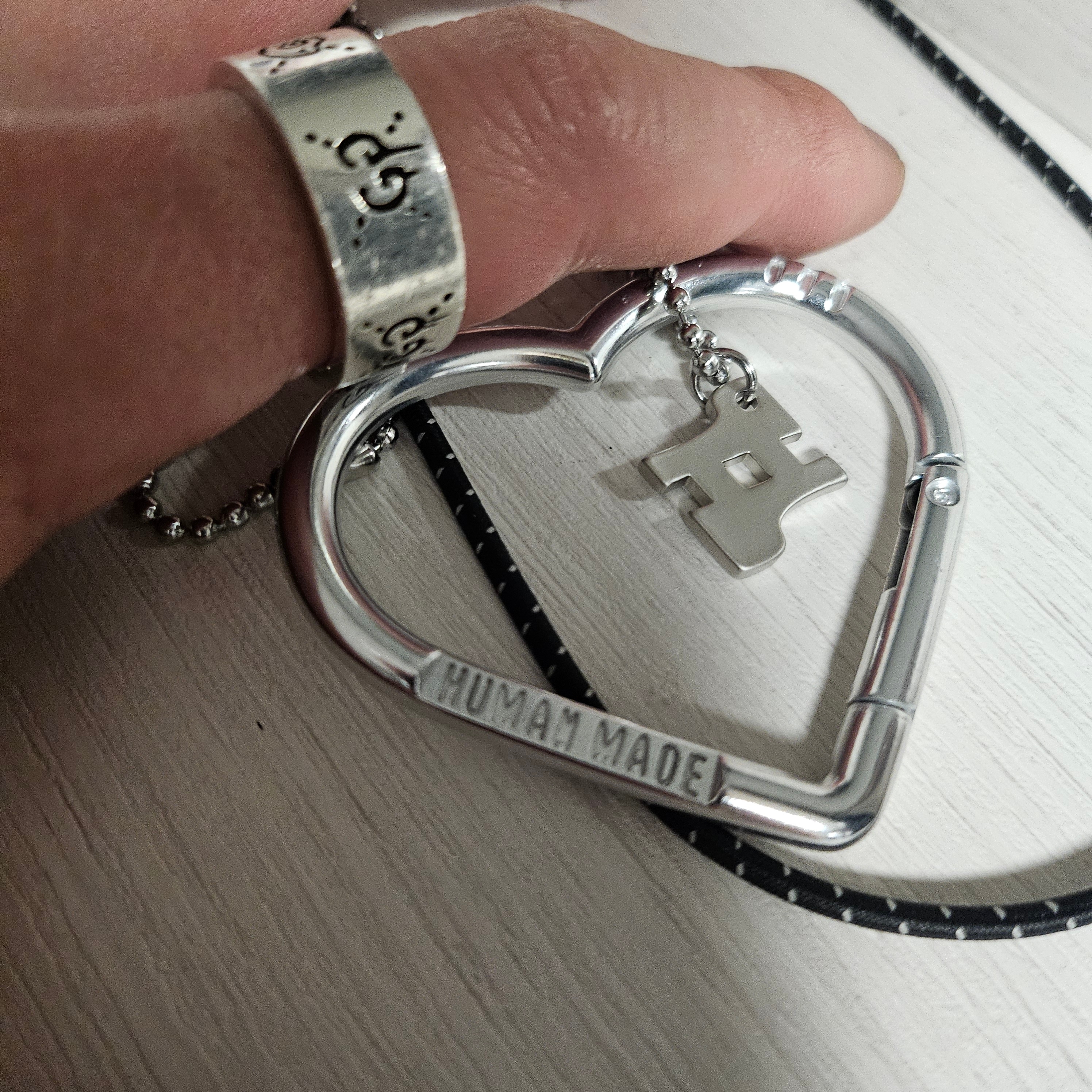 Human Made Heart Carabiner Silver, Gucci Ghost Ring Silver 9mm 착용 스타일 - 3