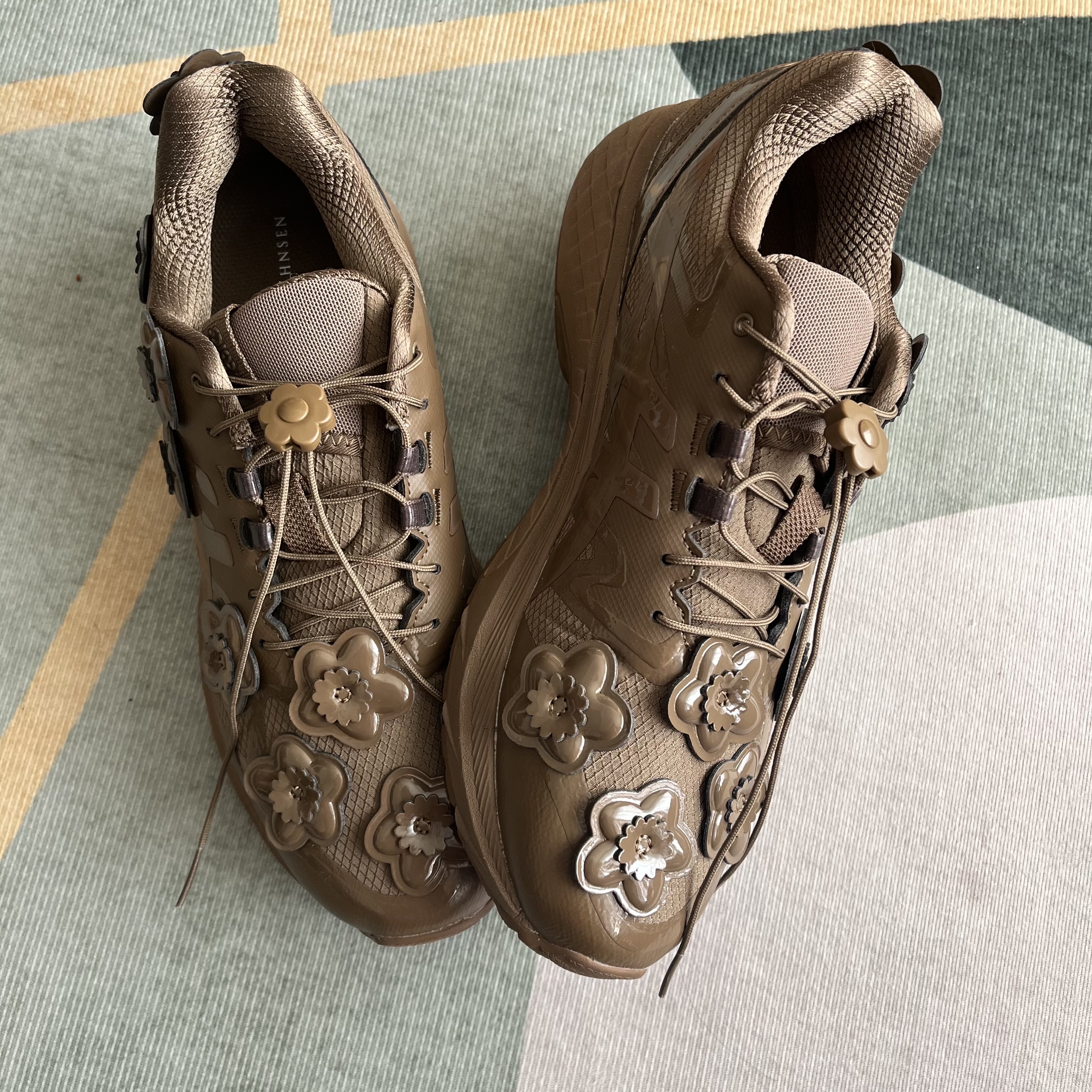 Asics x Cecilie Bahnsen Gel-Terrain Sepia 착용 스타일 - 2