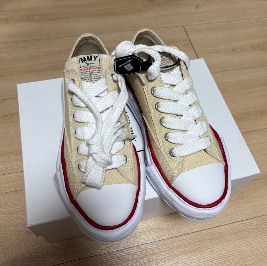 Maison Mihara Yasuhiro Peterson OG Sole Canvas Low-top Sneakers Natural 착용 스타일
