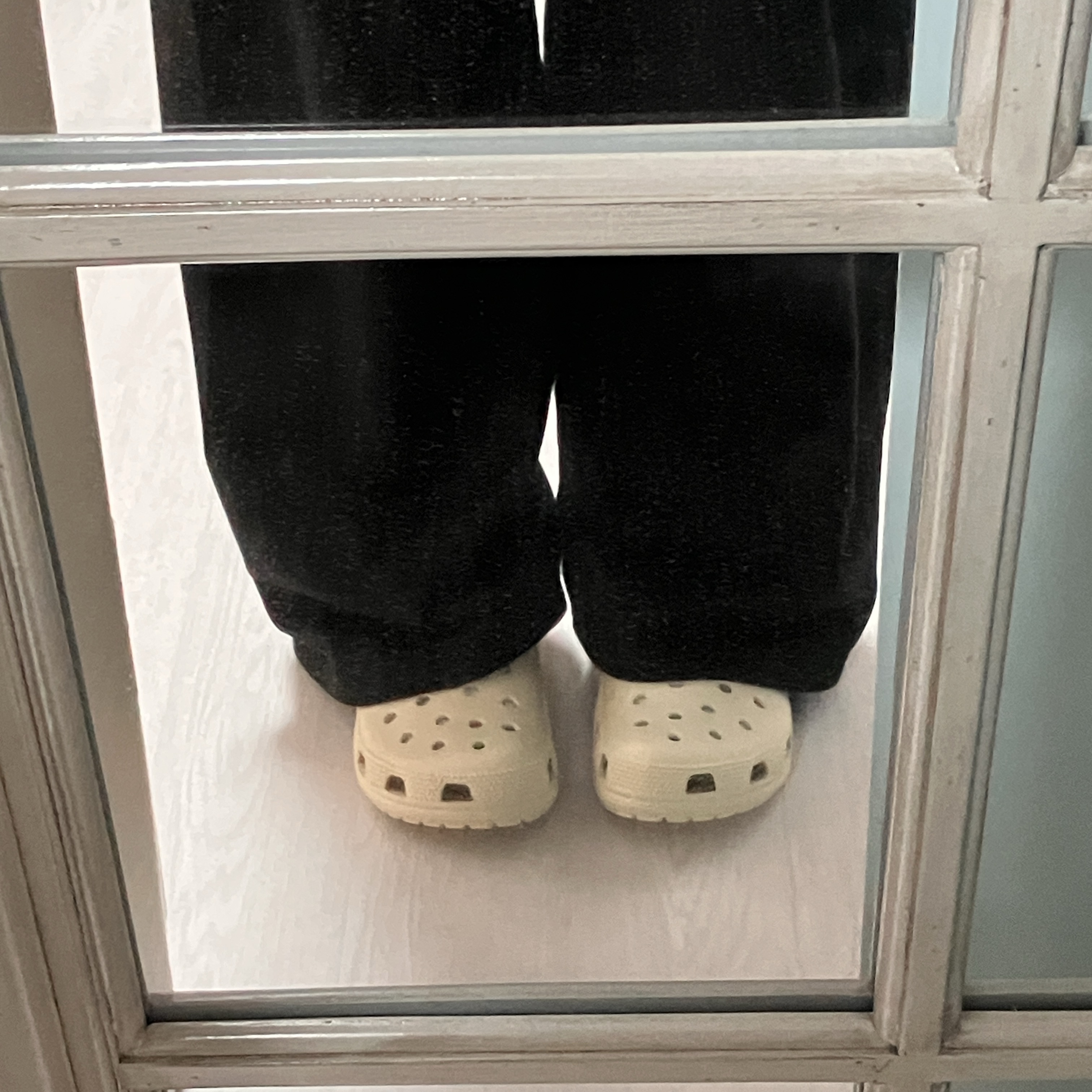 Crocs Classic Clog Bone 착용 스타일 - 1