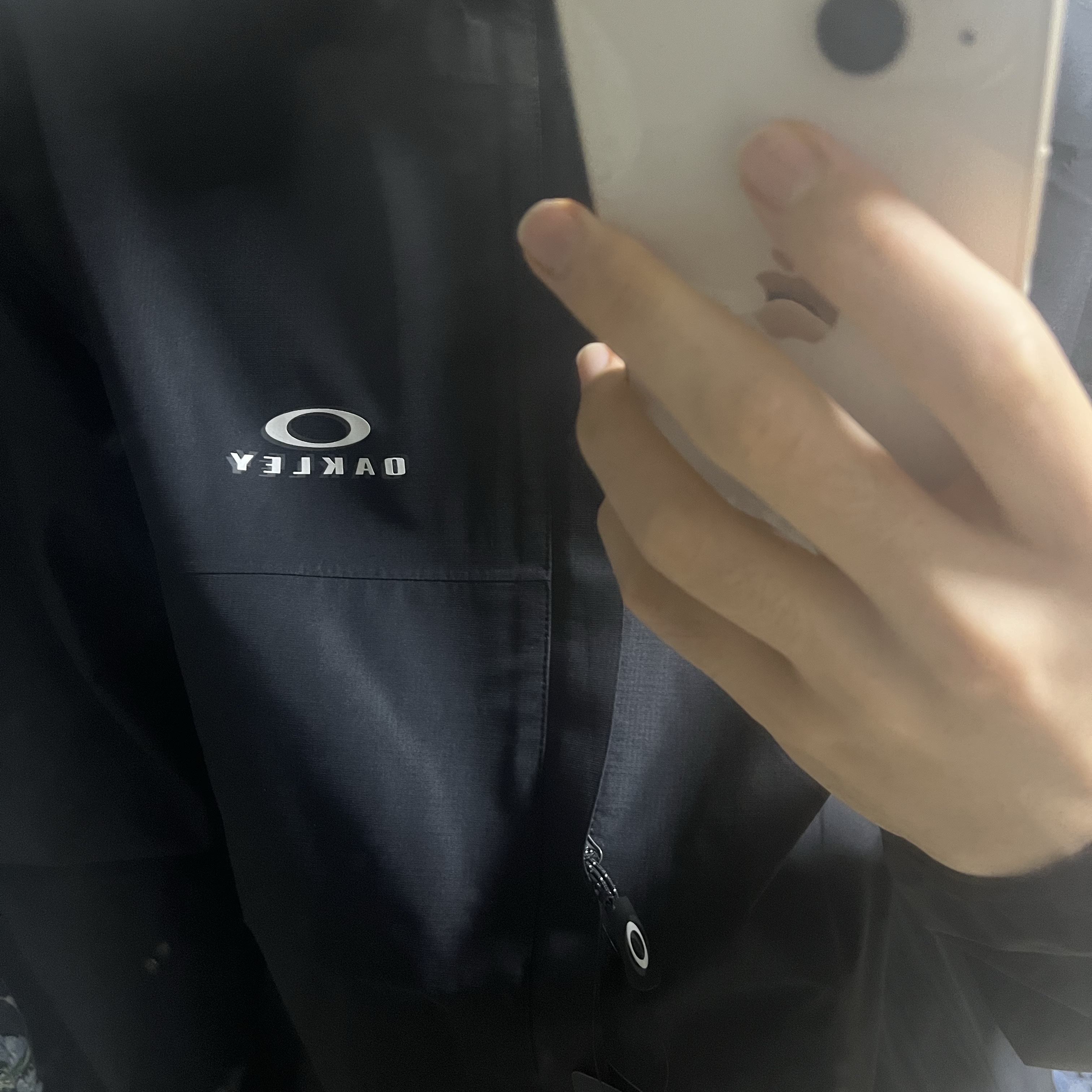 Oakley Elements Shell Jacket 2.0 Blackout 착용 스타일