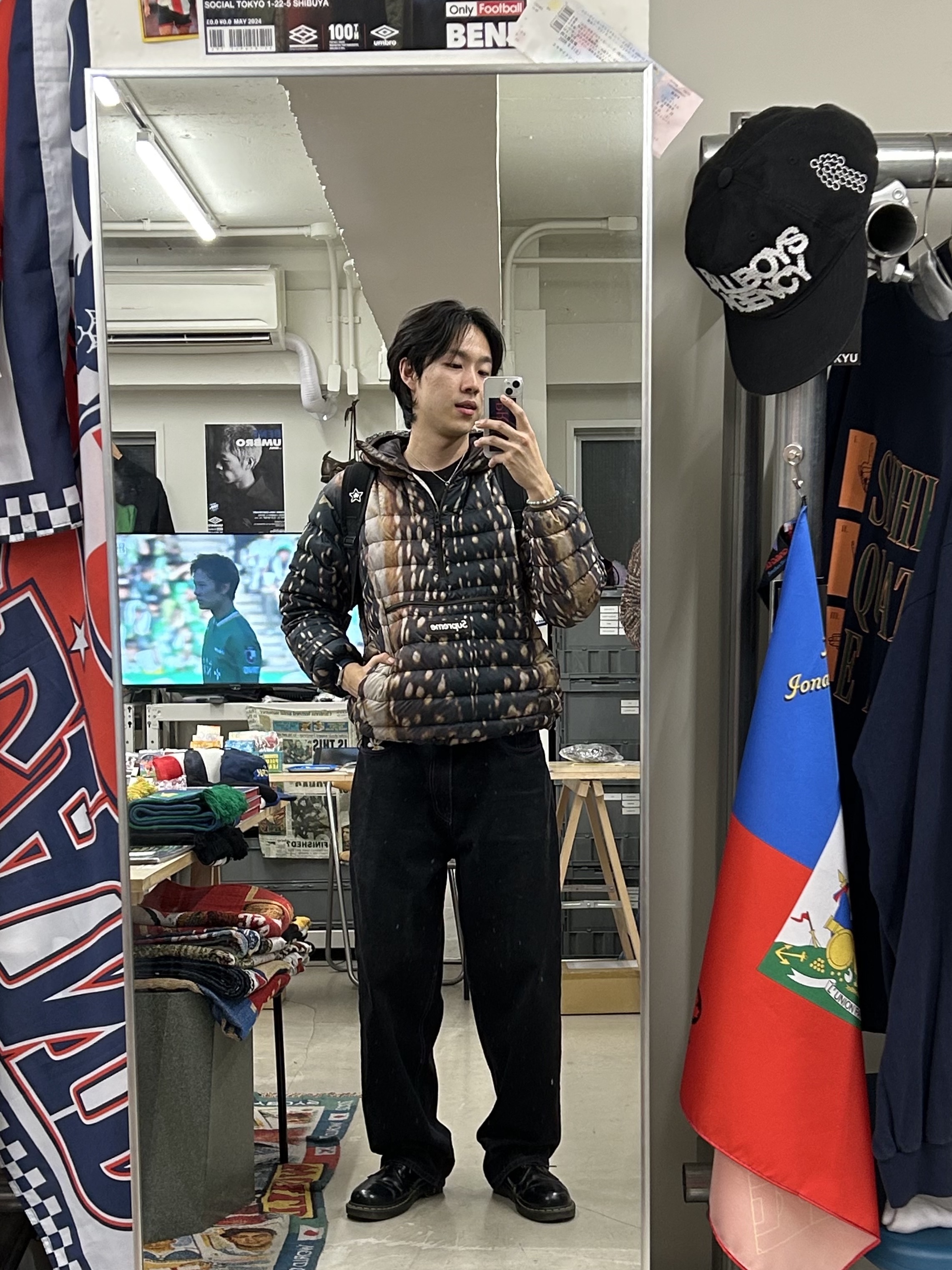 Supreme Micro Down Half Zip Hooded Pullover Deer - 23FW, Dr. Martens 1461 Smooth Black 착용 스타일 - 1