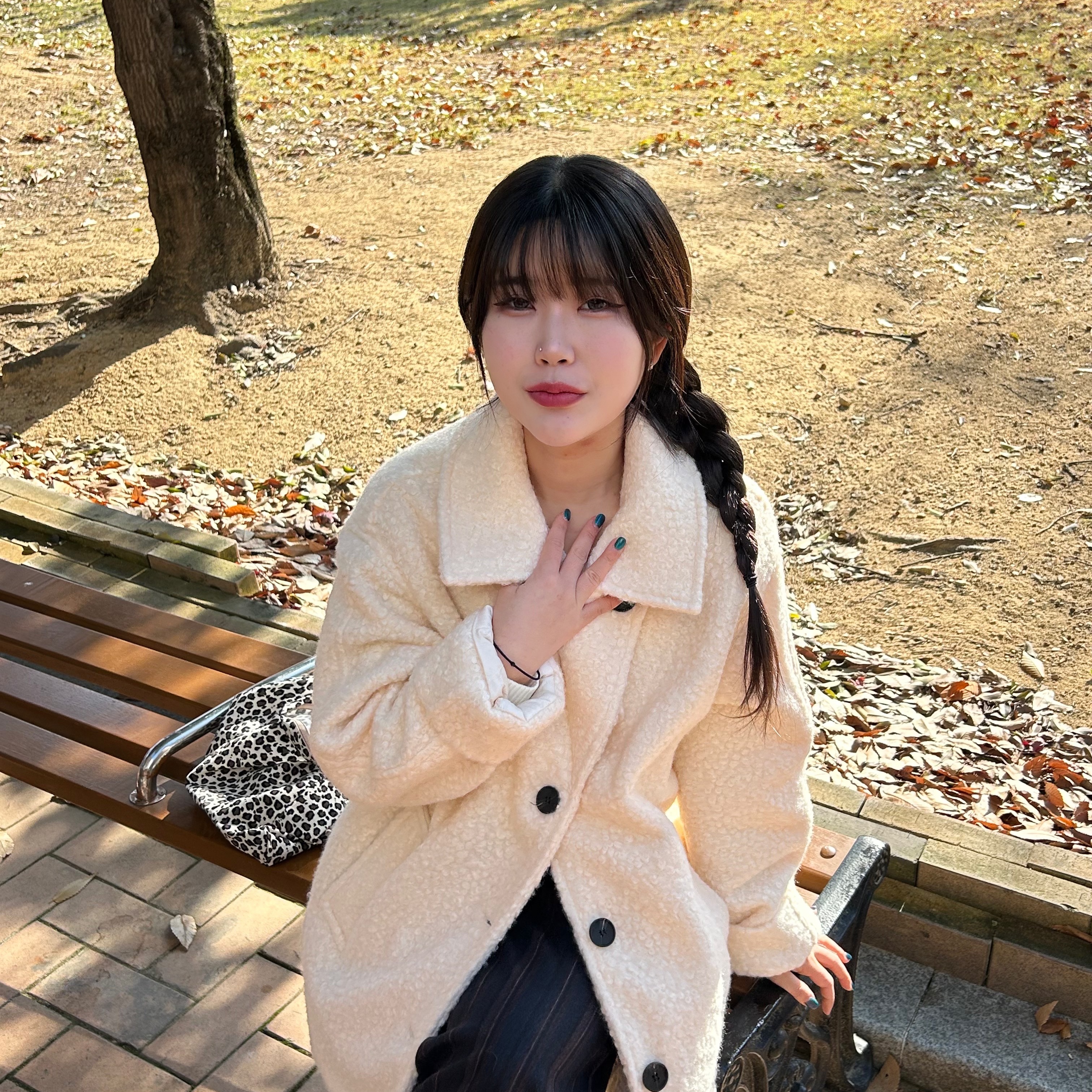 Emis Leopard Corduroy Eco Bag White 착용 스타일 - 2