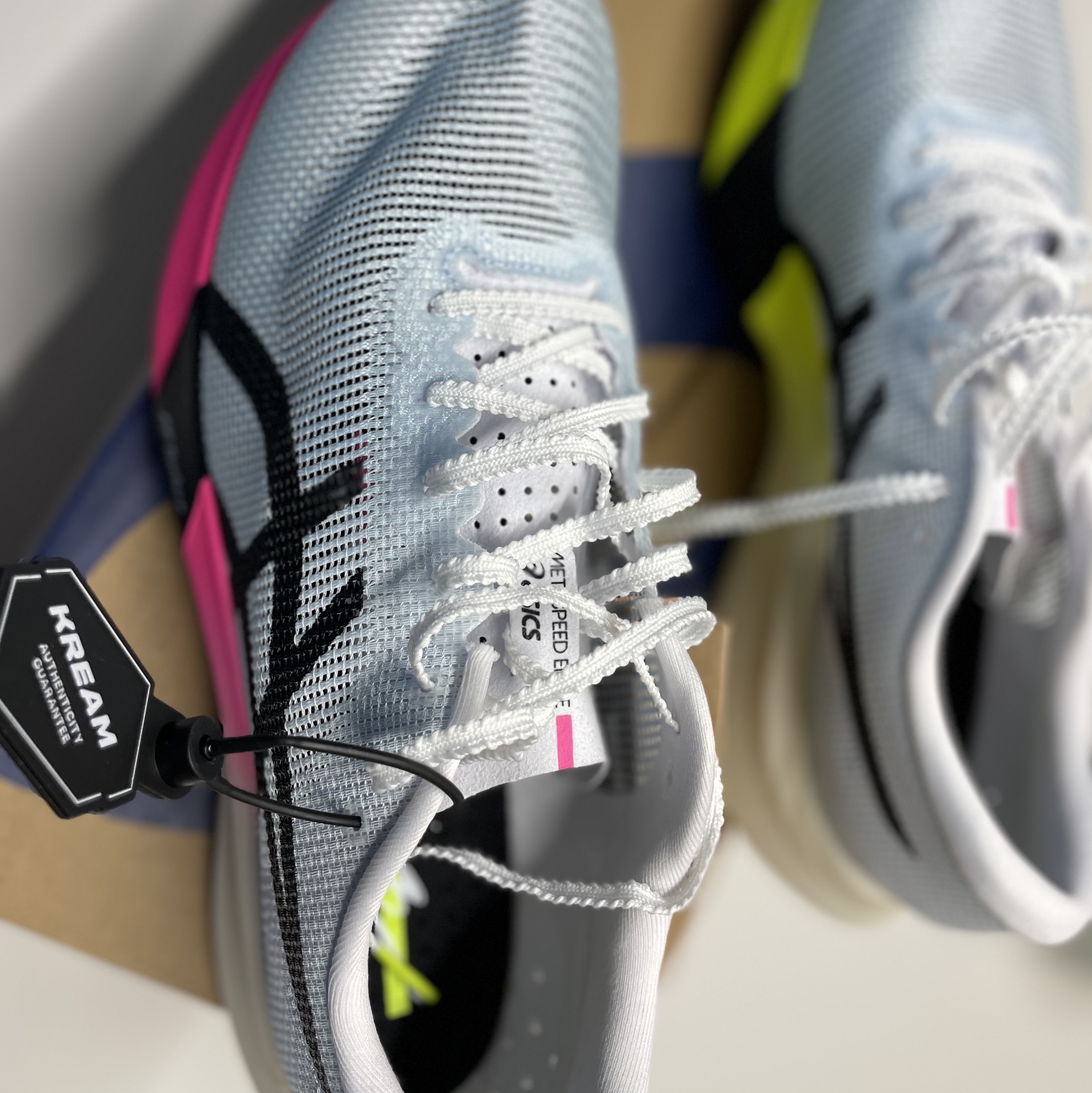 Asics Metaspeed Edge Paris Light Blue Black 착용 스타일