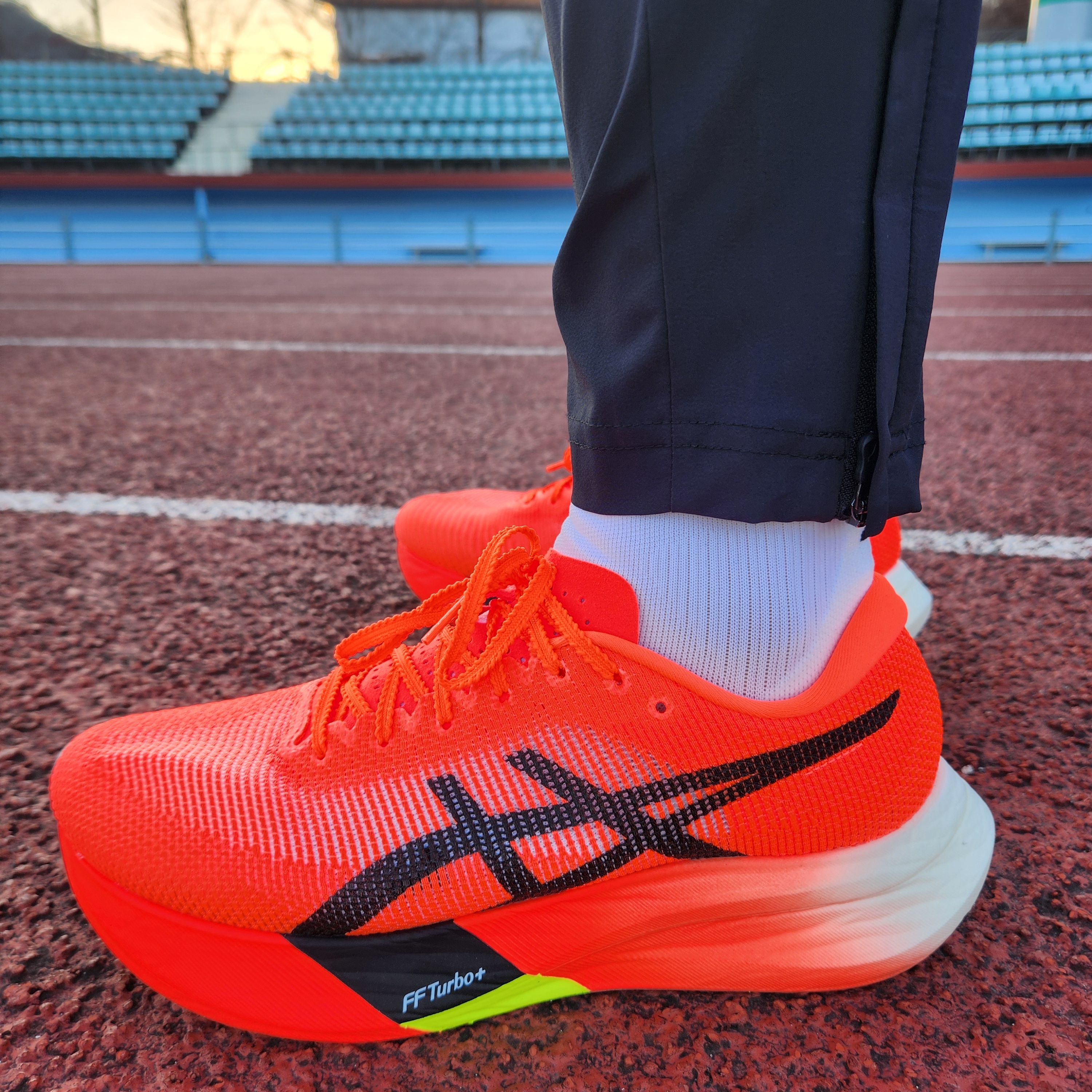 Asics Metaspeed Edge Paris Sunrise Red Black 착용 스타일