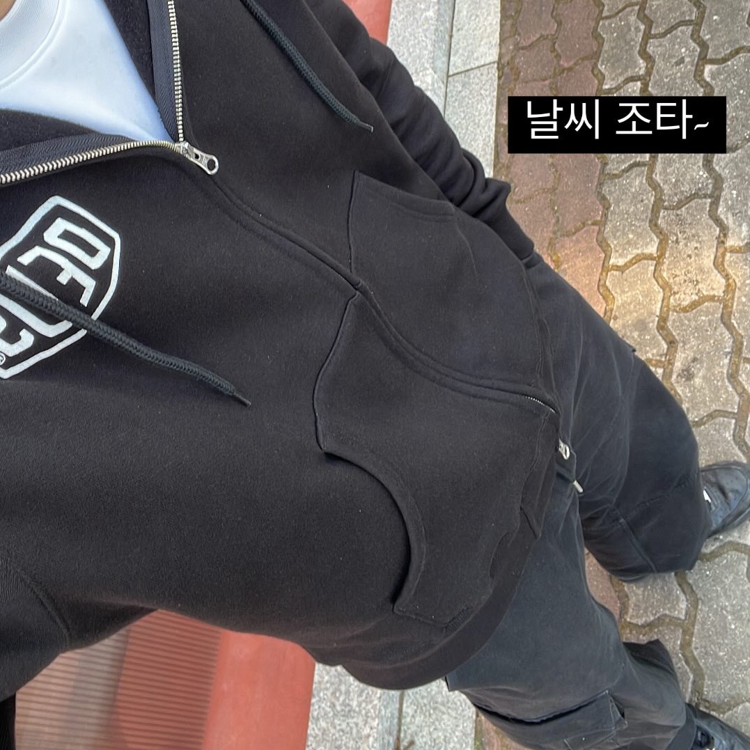 Deus Ex Machina Seoul College Hooded Jacket Black, Nike Air Force 1 '07 Low Triple Black 착용 스타일