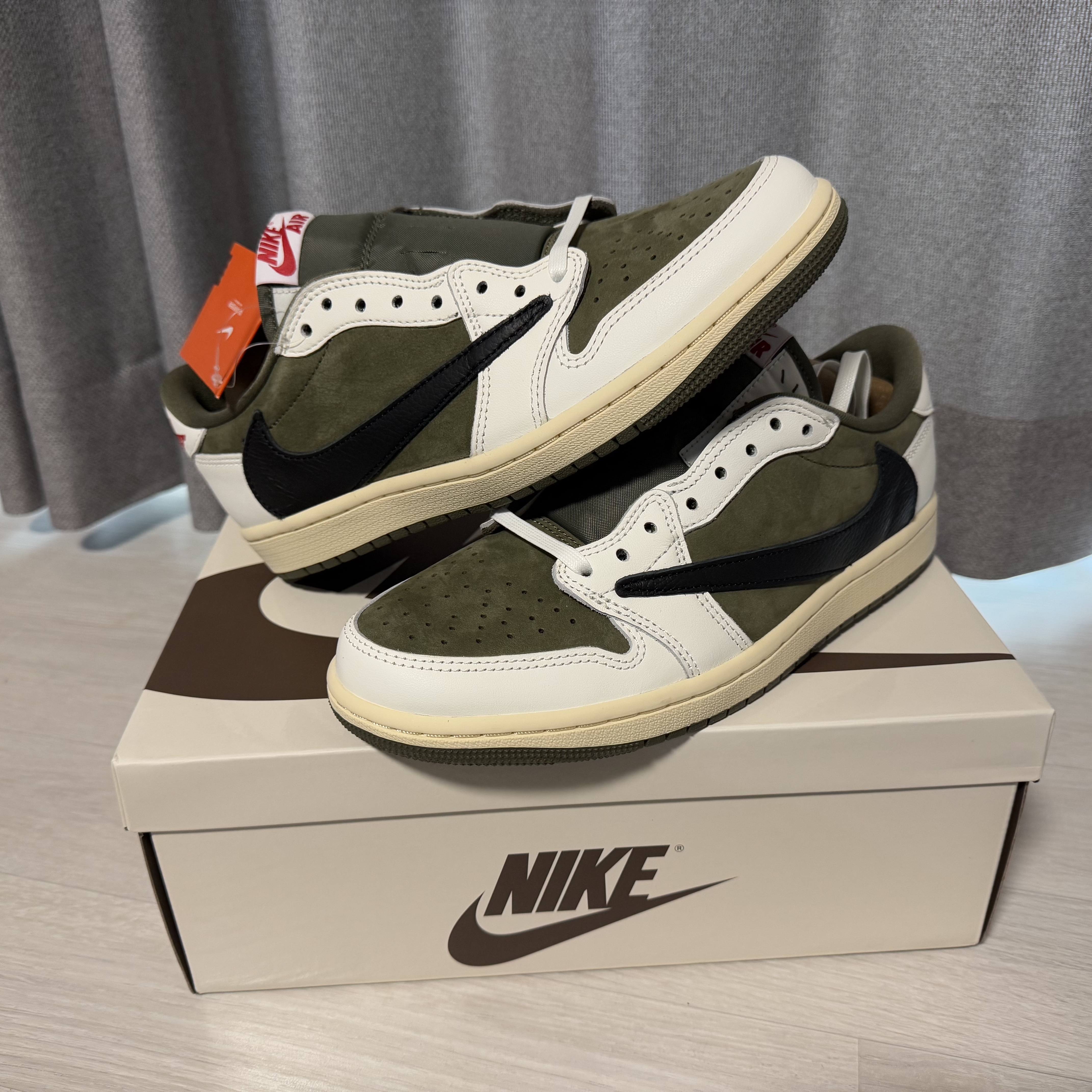 Jordan 1 x Travis Scott Retro Low OG SP Reverse Olive 착용 스타일