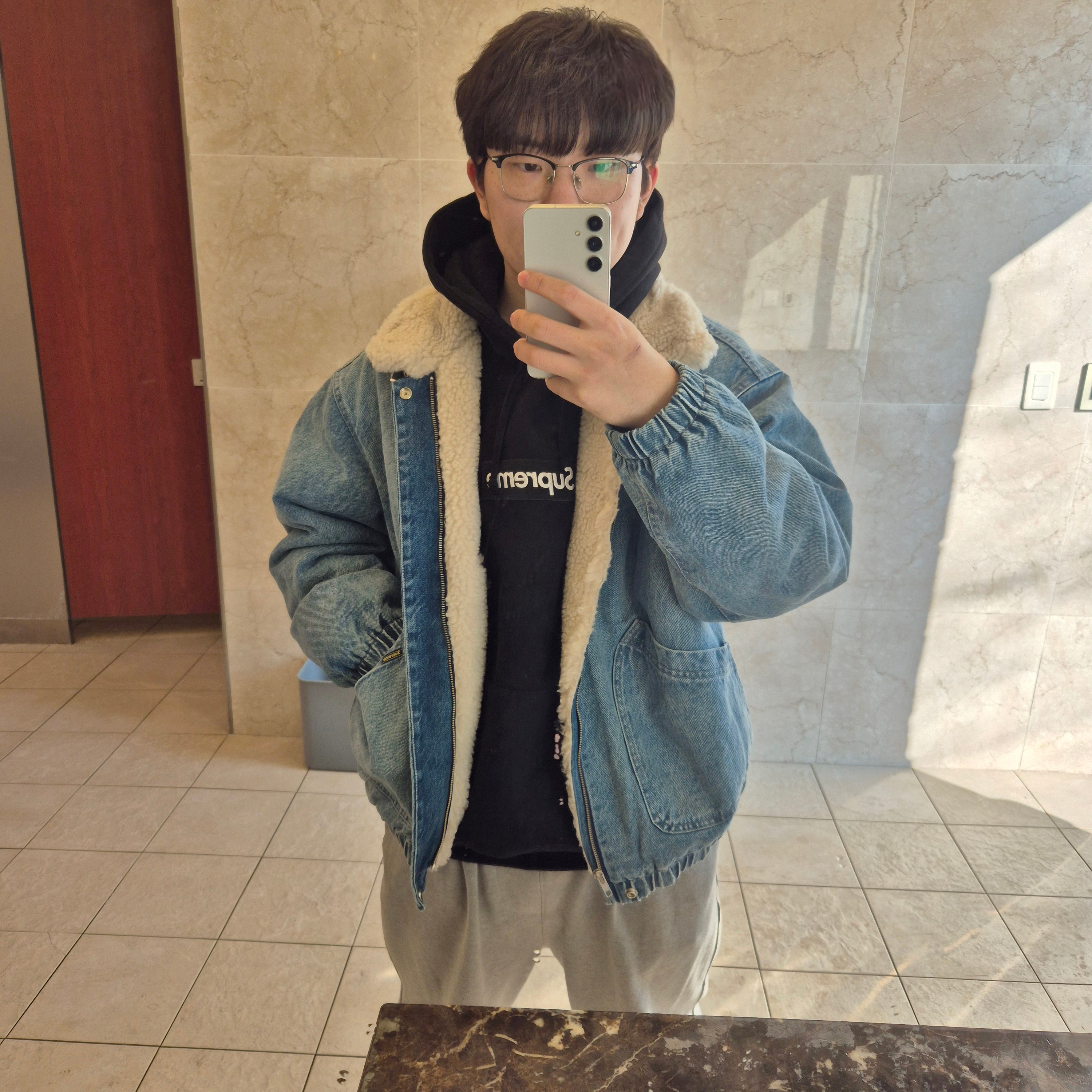 Supreme Faux Shearling Lined Bomber Jacket Denim - 24FW, Timberland x Thisisneverthat Heritage Gore-Tex Moc Toe Mid Boots Desert - Wide 착용 스타일 - 2