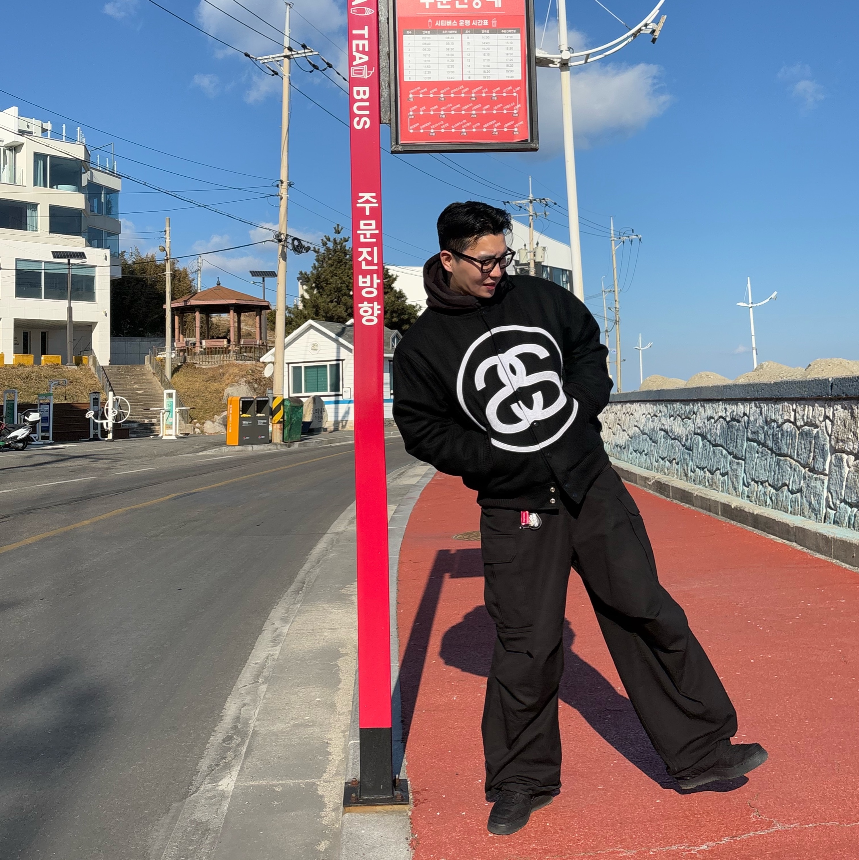 Stussy SS Link Varsity Jacket Black, Nike x Stussy Air Force 1 Low Triple Black 착용 스타일 - 1