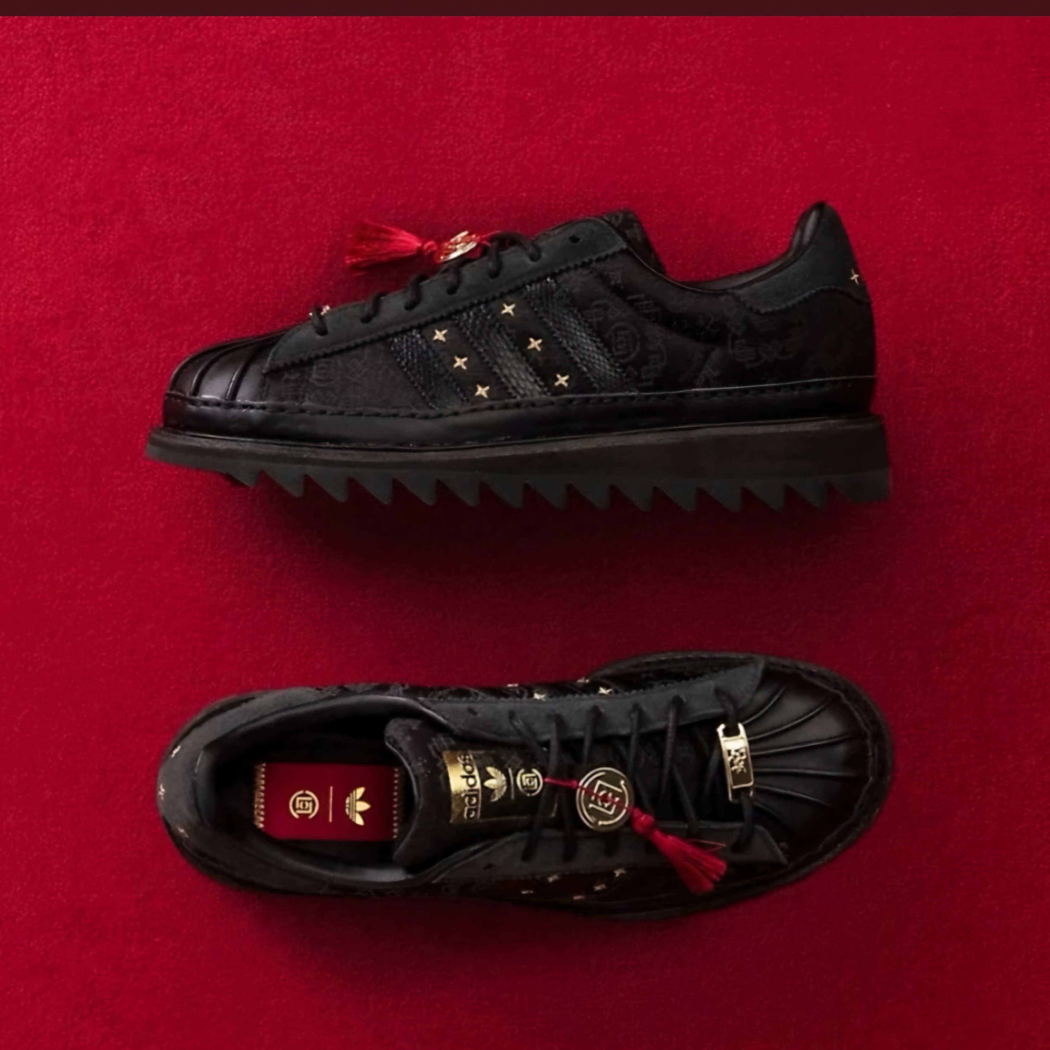 Adidas x Clot Superstar Core Black Carbon 착용 스타일