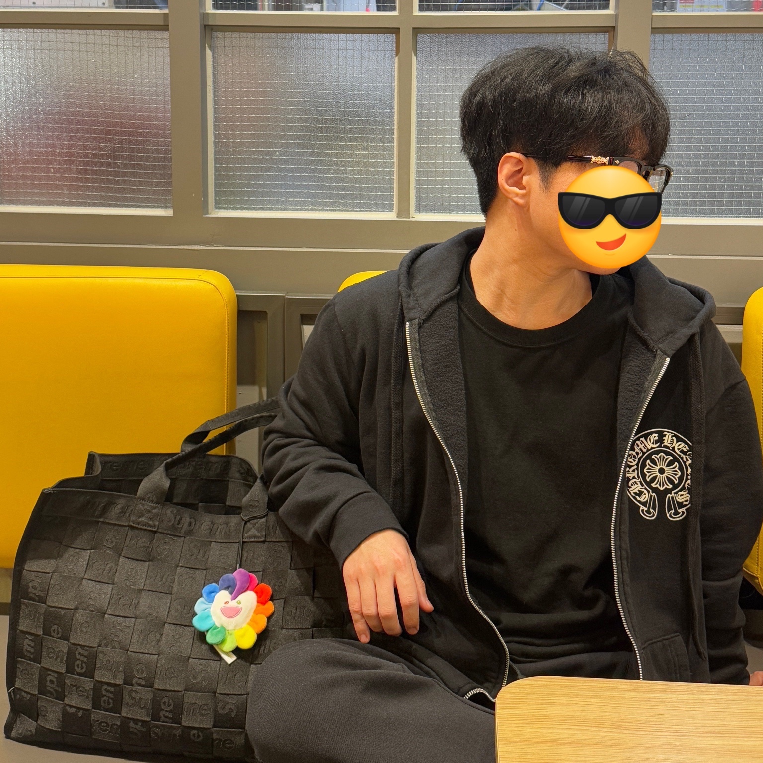 Chrome Hearts Horseshoe Hoodie Black - Tokyo Exclusive, Supreme Woven Tote Black - 24SS 착용 스타일 - 3